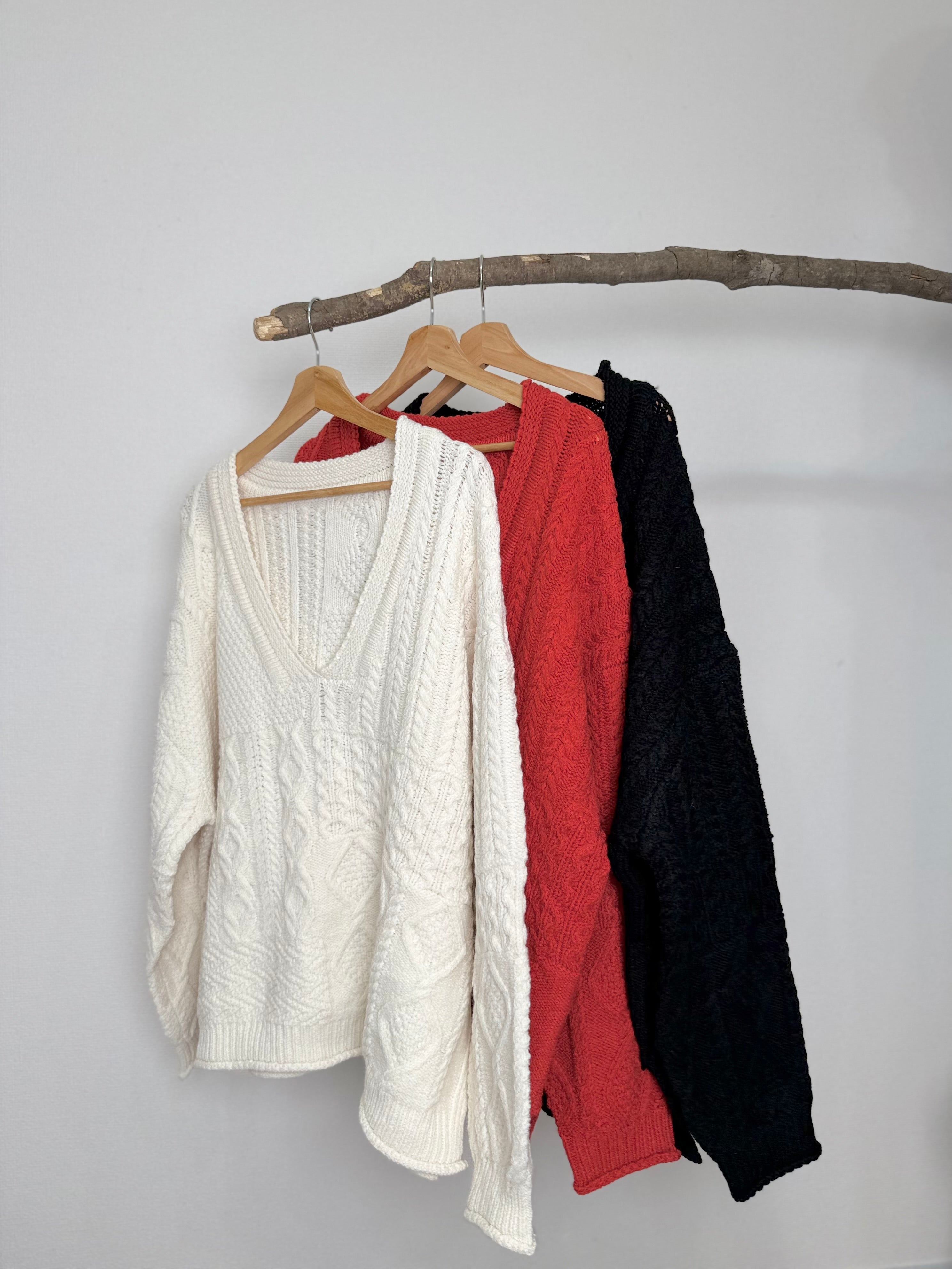 CABLE V NECK OVER KNIT