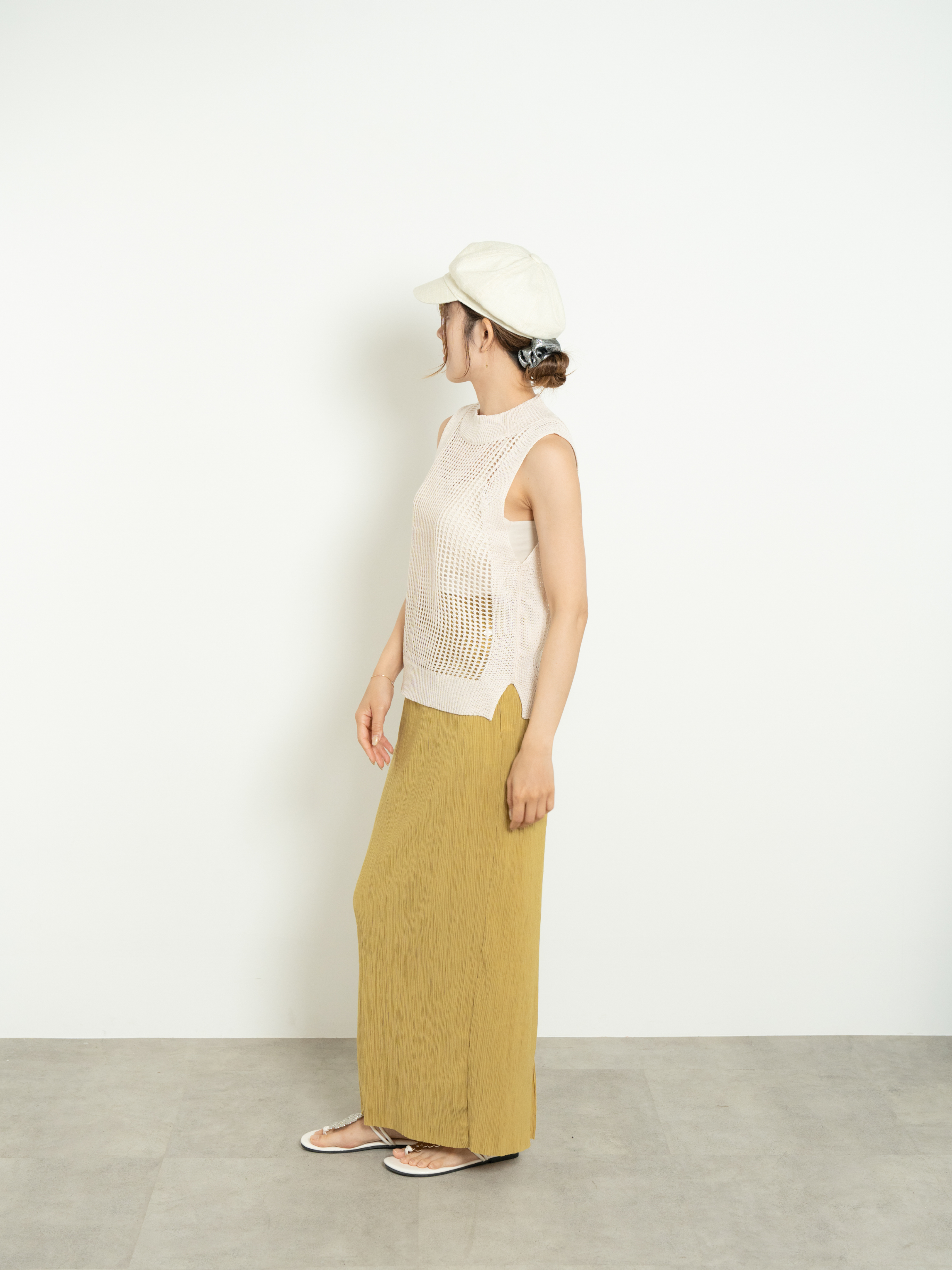 SLEEVELESS MESH KNIT TOP