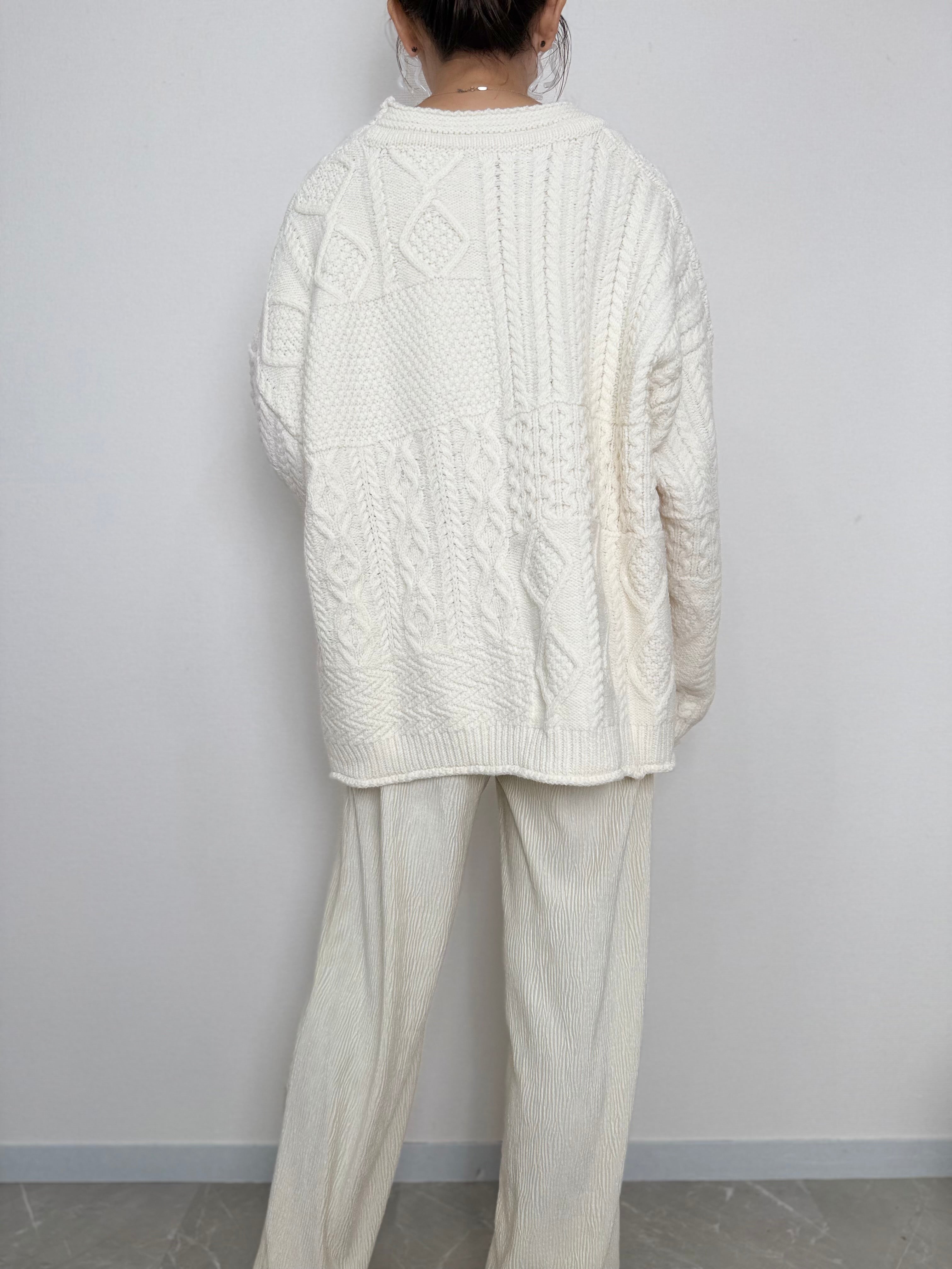 CABLE V NECK OVER KNIT