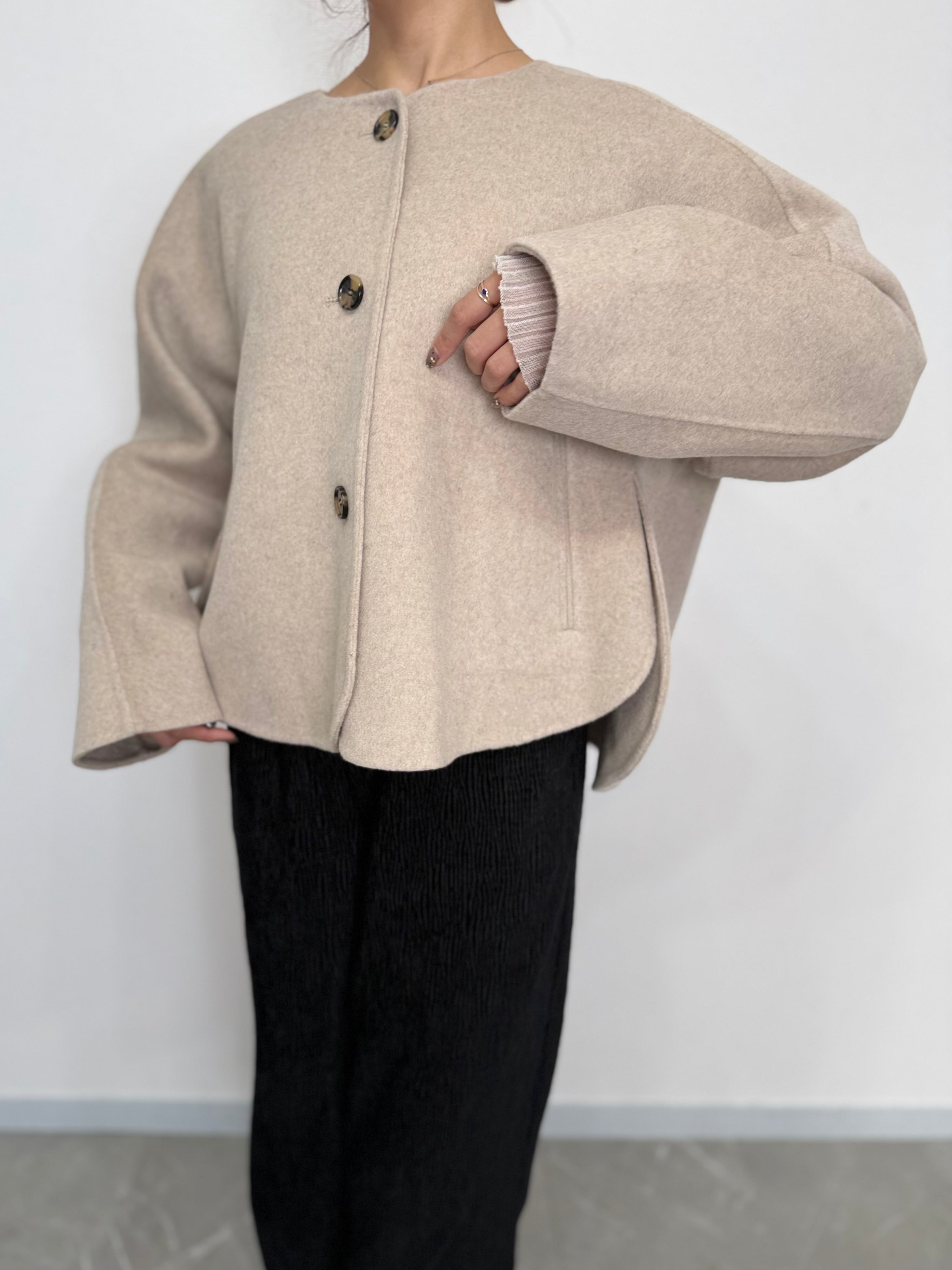ROUND SHORT WOOL COAT