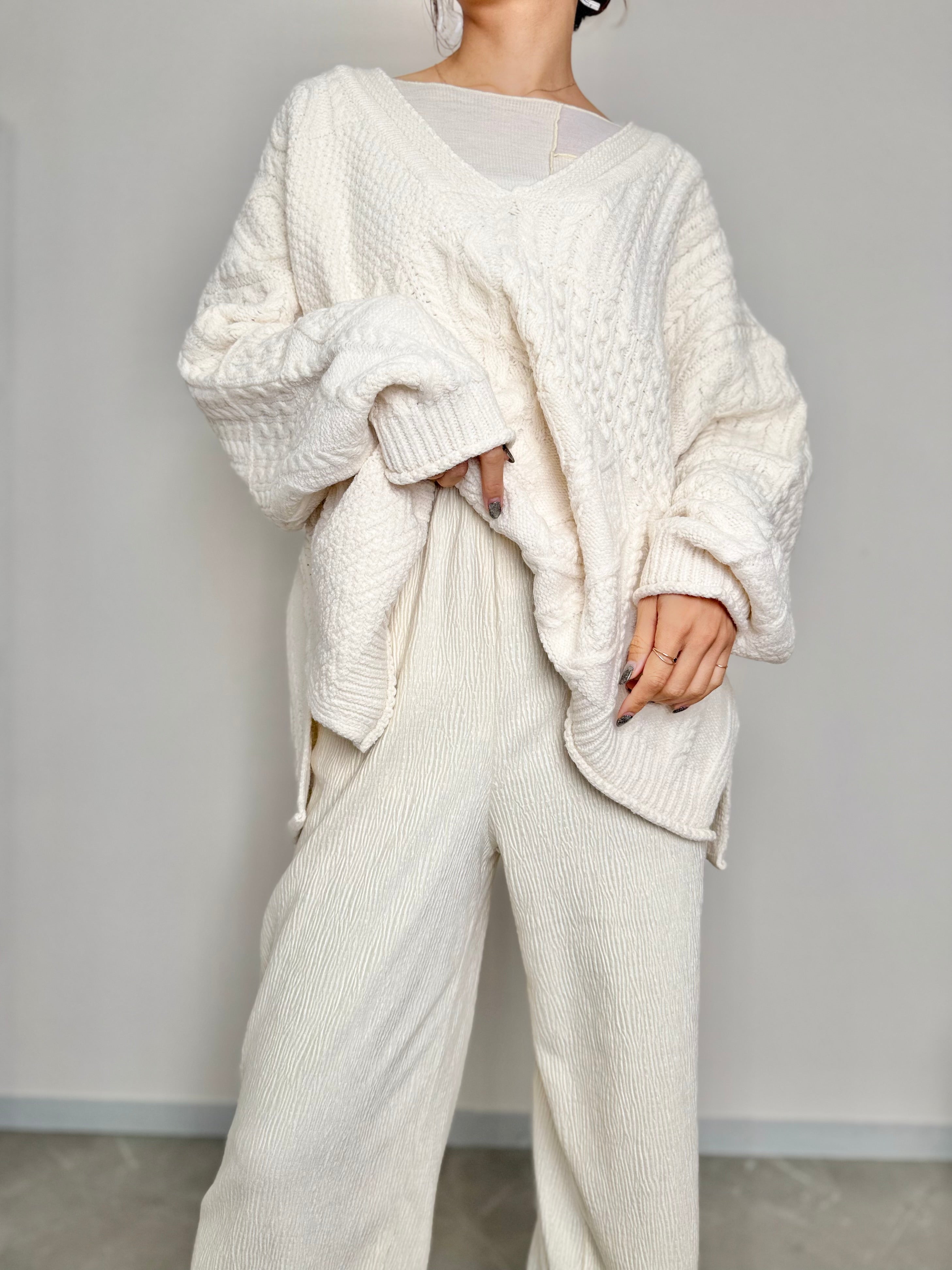 CABLE V NECK OVER KNIT