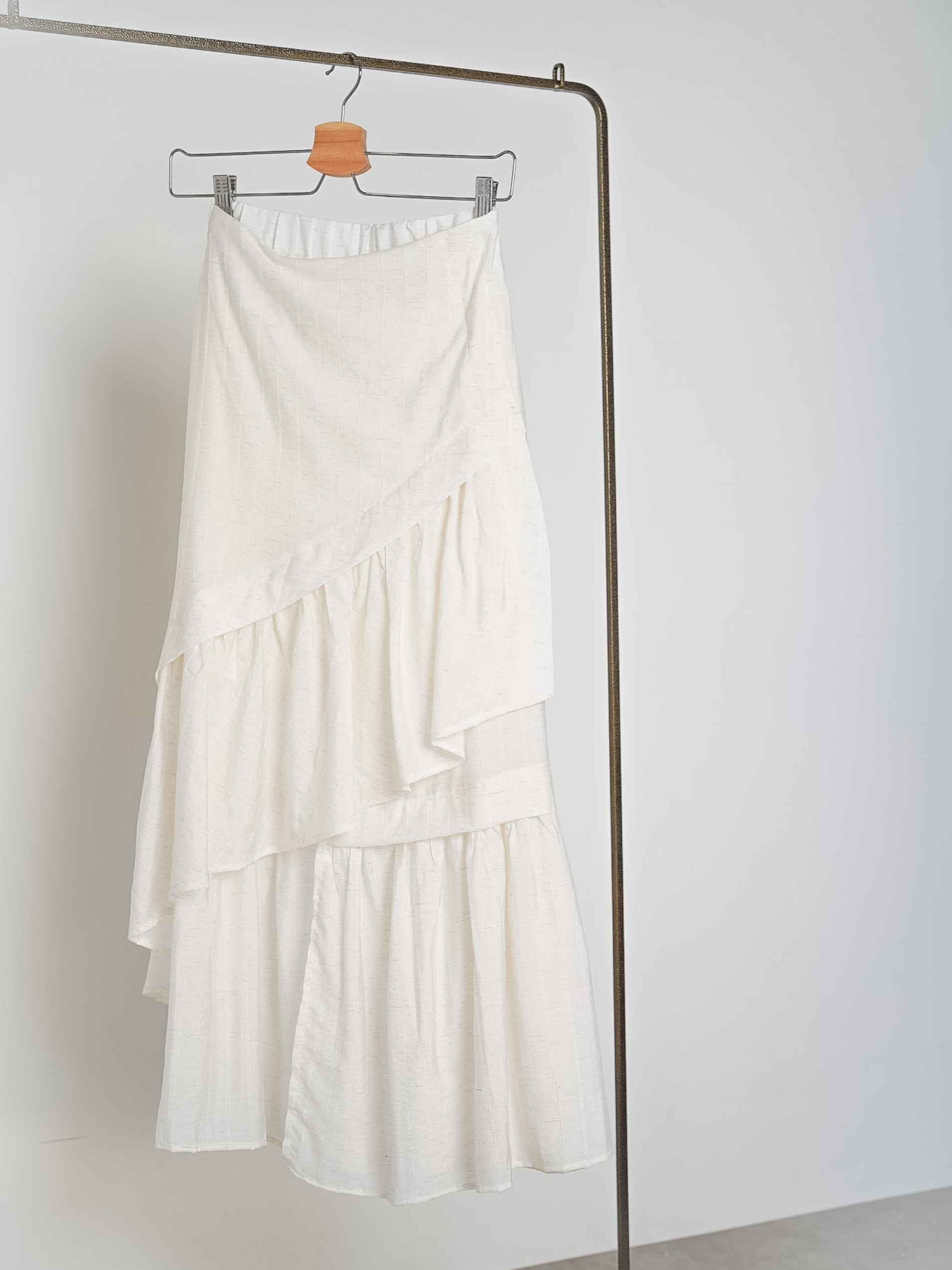 ASYMMETRY FRILL HEM SKIRT