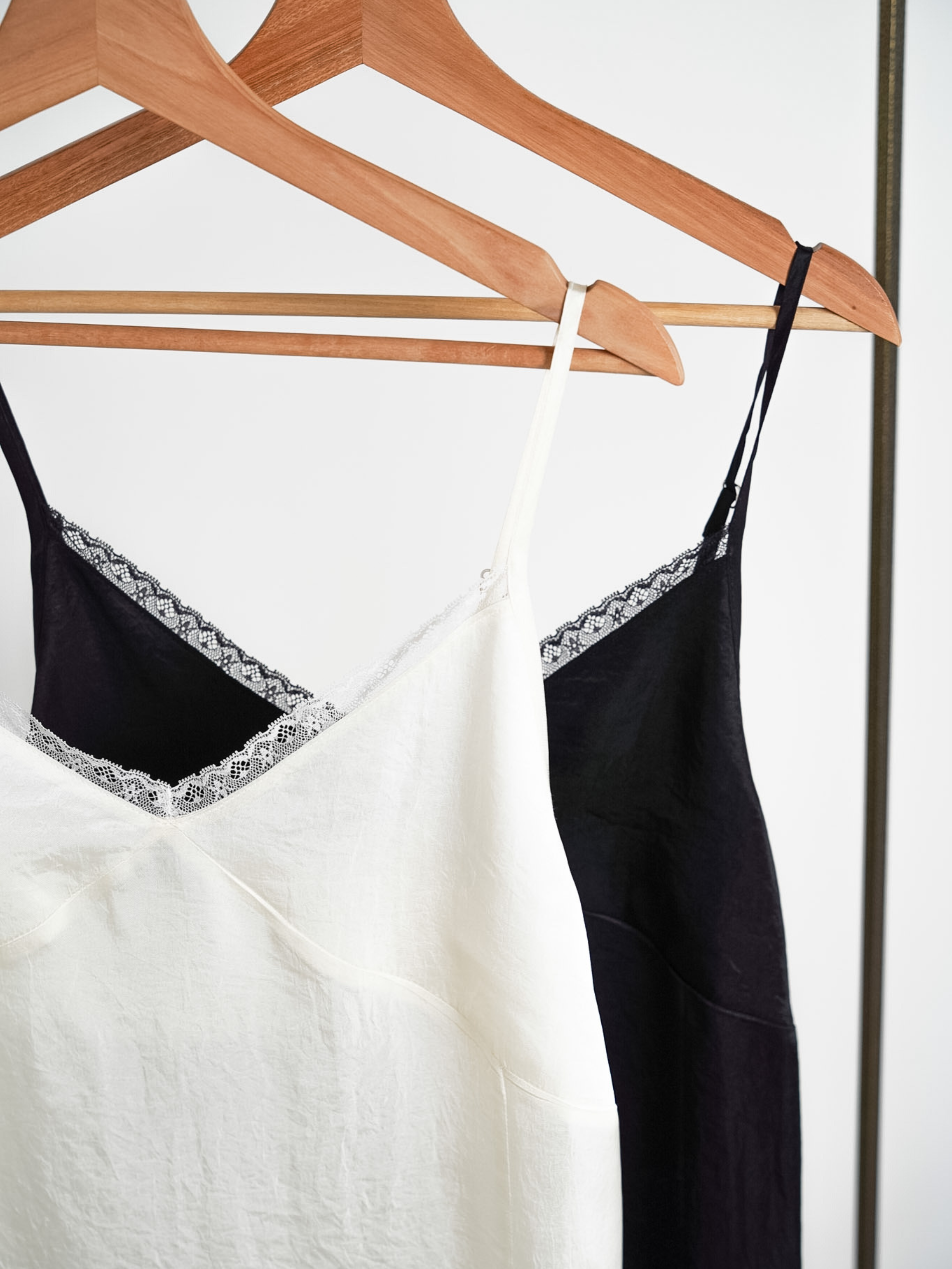 LACE TRIM LAYERED DRESS