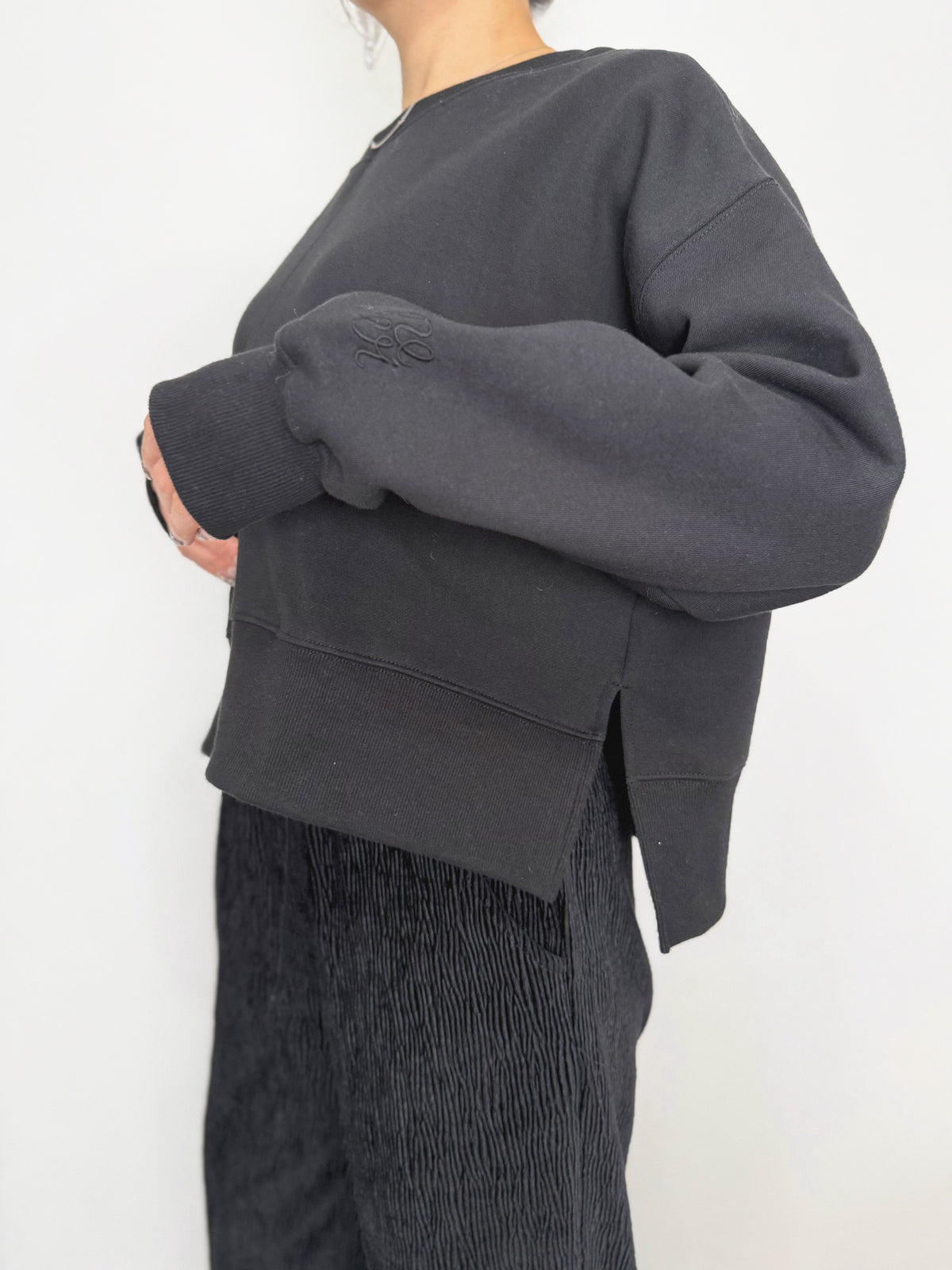 【10/23(金) 20:00〜 再販】NEWI SILKY CURVE SWEAT