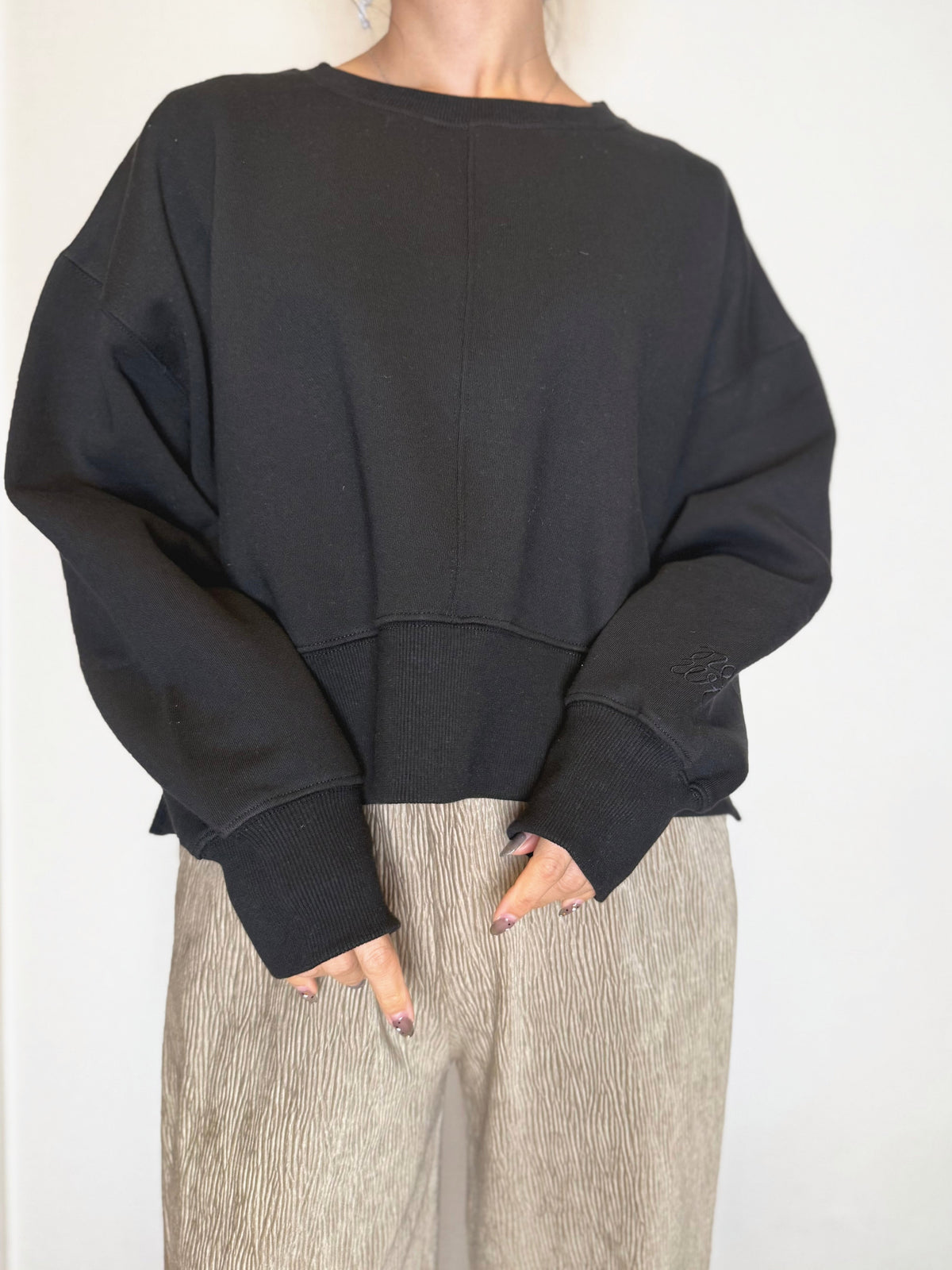 【10/23(金) 20:00〜 再販】NEWI SILKY CURVE SWEAT