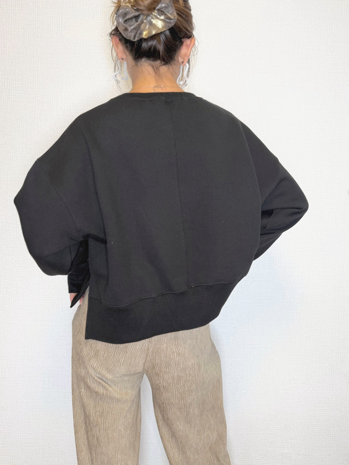 【10/23(金) 20:00〜 再販】NEWI SILKY CURVE SWEAT