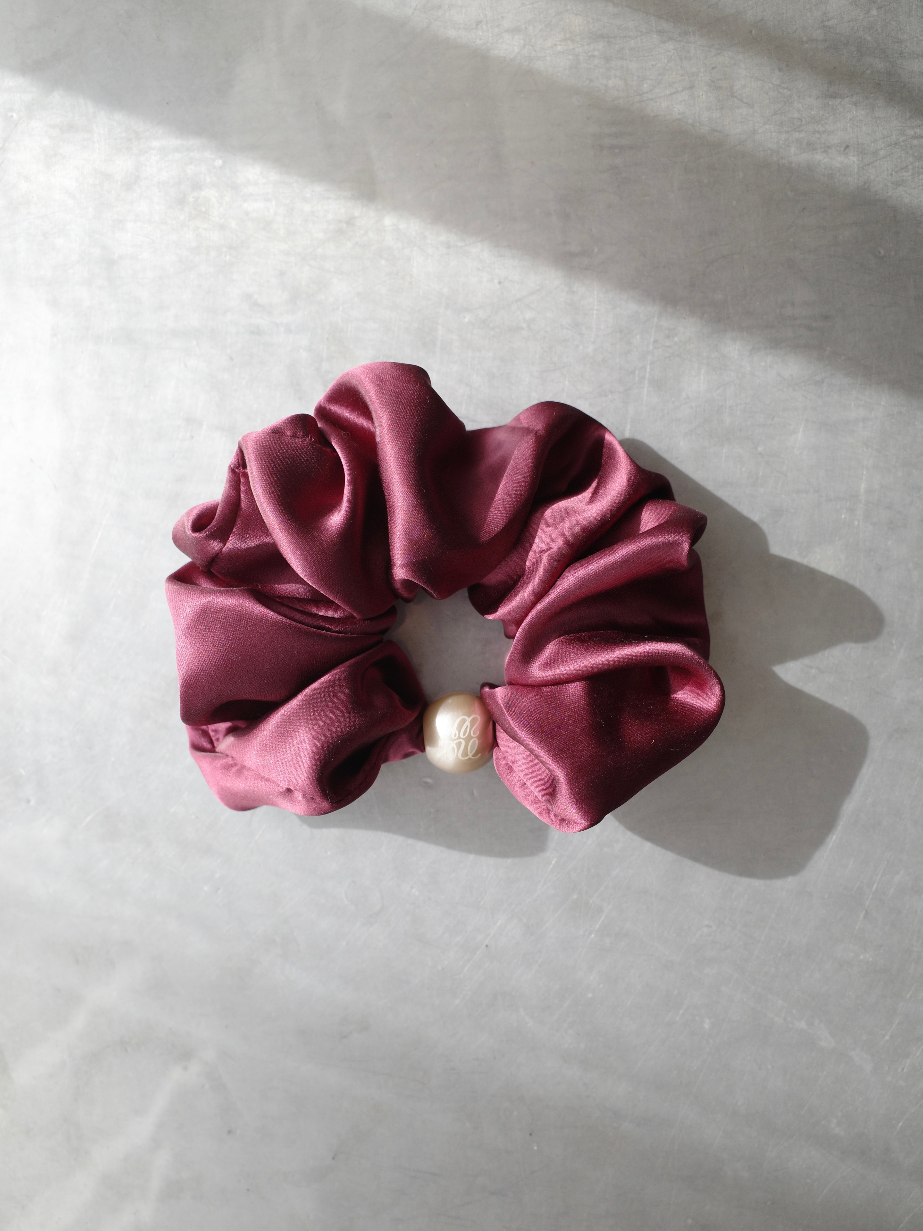 PREMIUM SILK PEARL SCRUNCHIE