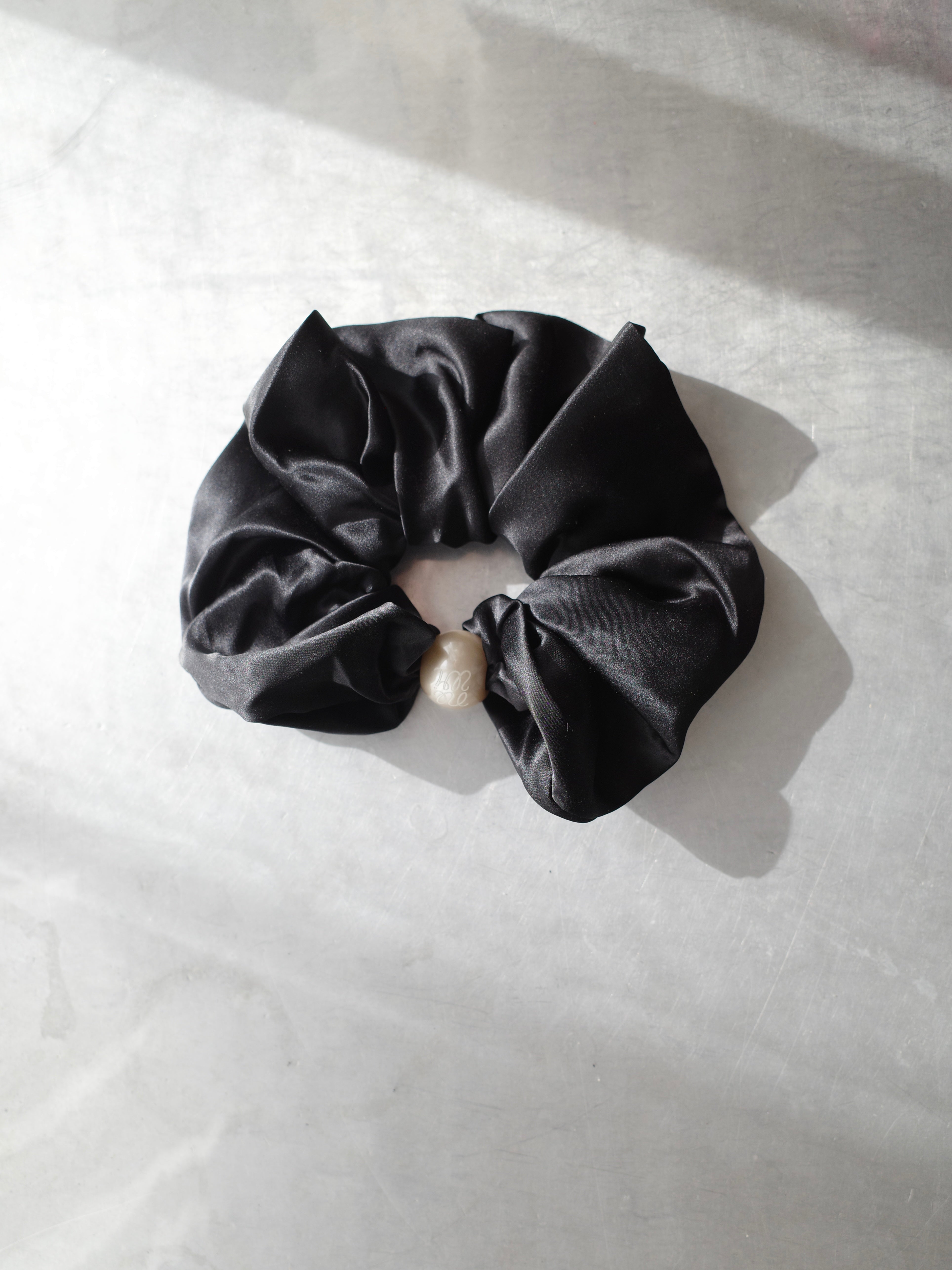 PREMIUM SILK PEARL SCRUNCHIE
