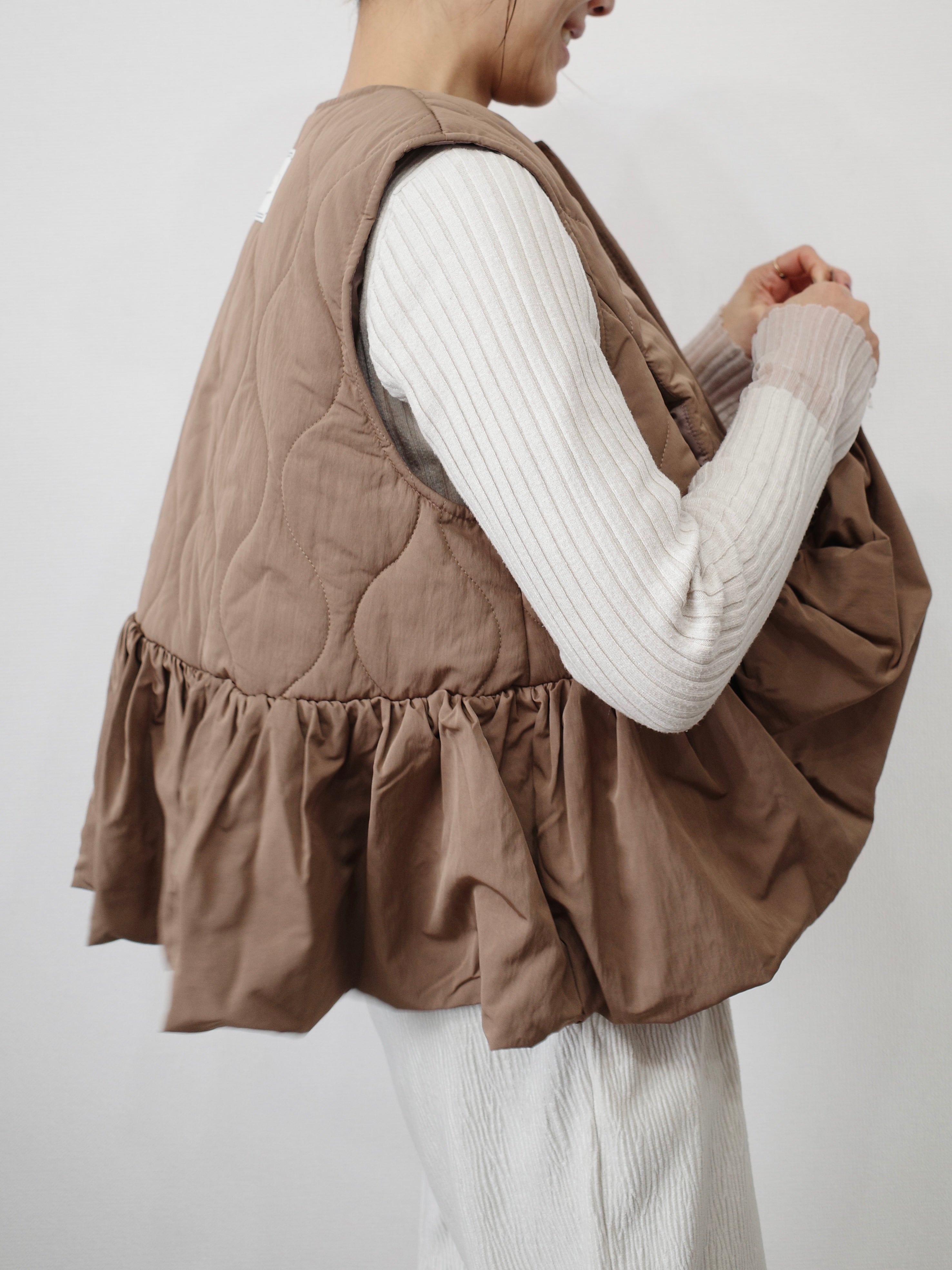 FRILL HEM QUILTING VEST
