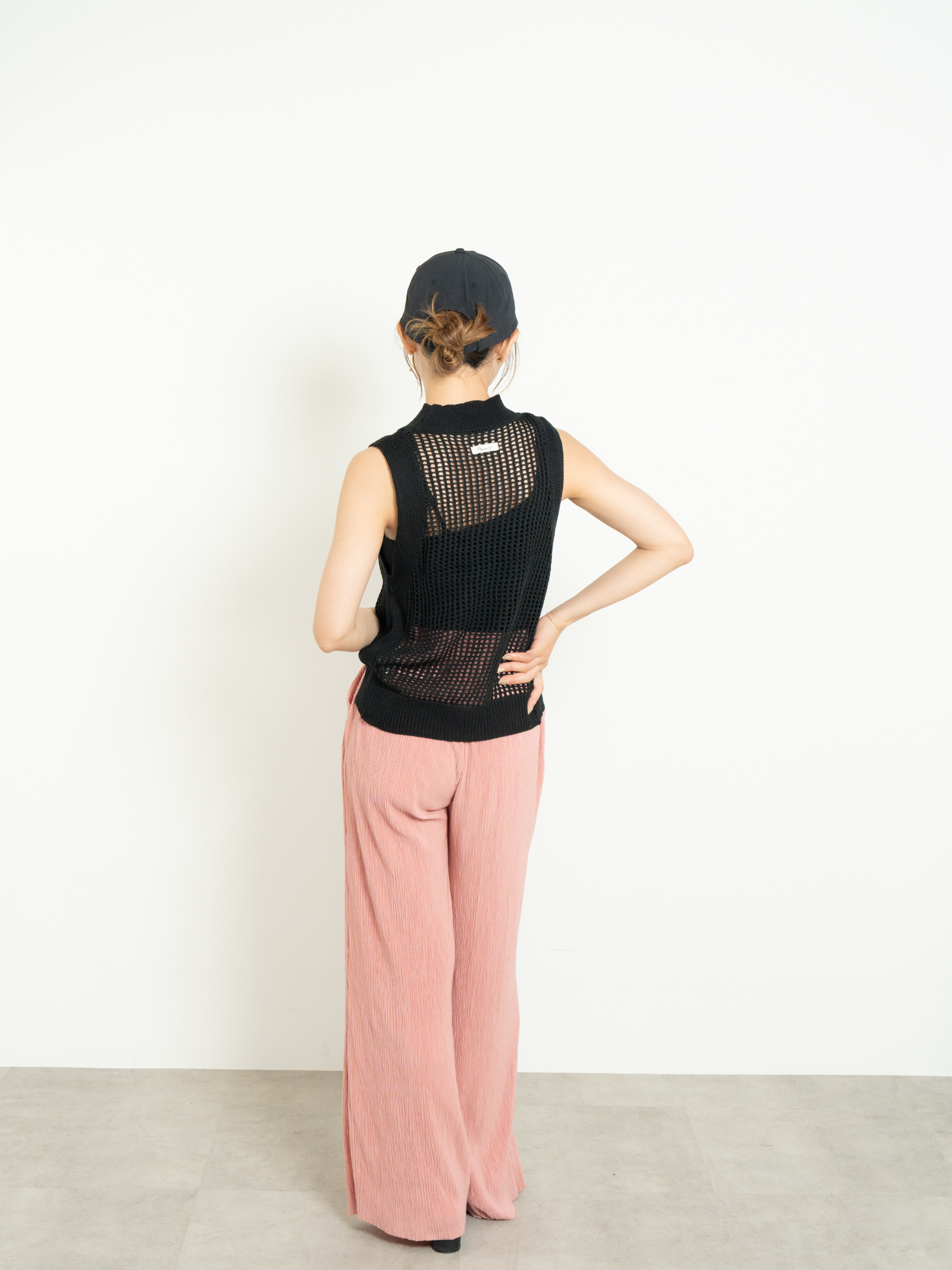 SLEEVELESS MESH KNIT TOP