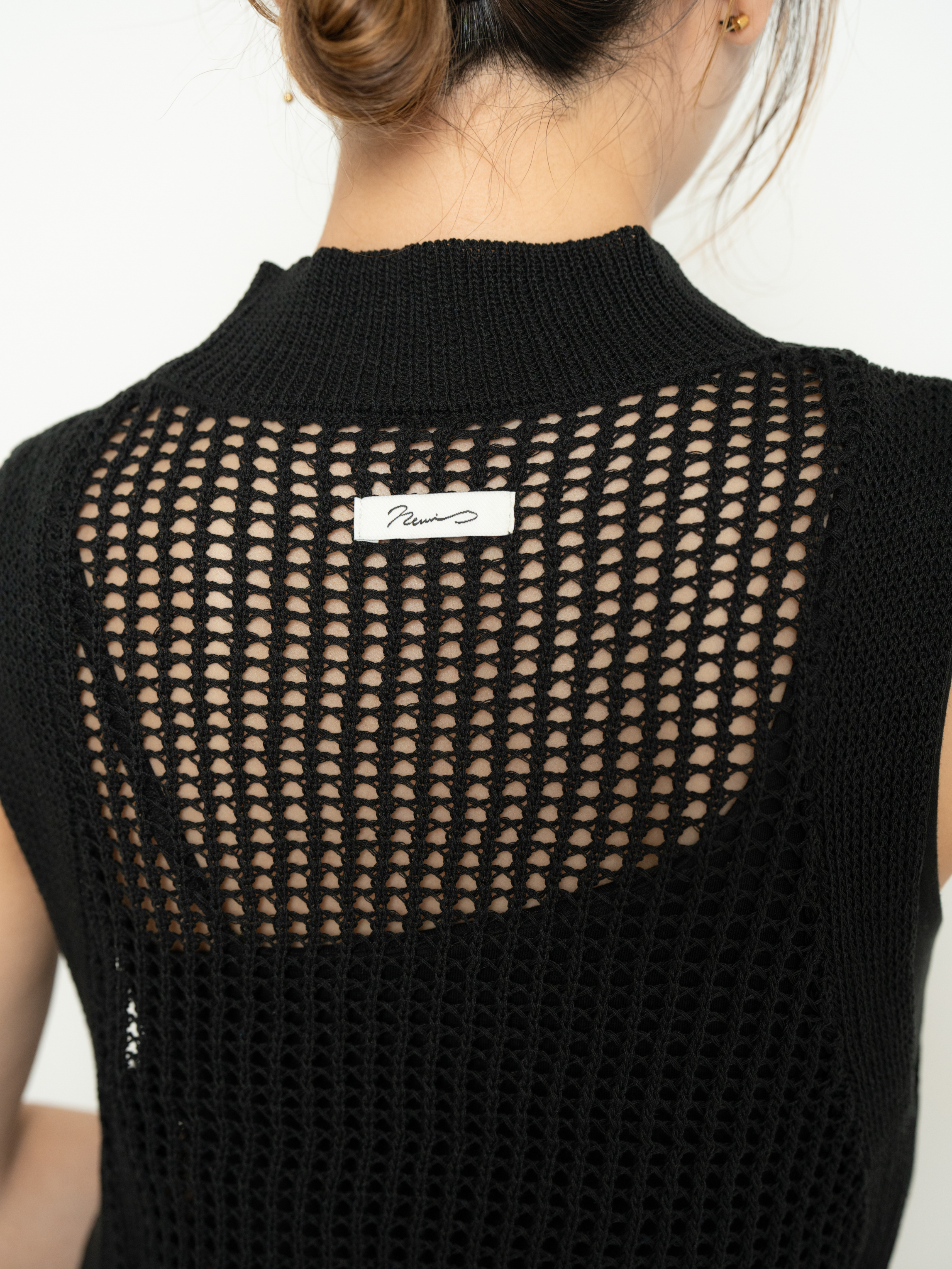 SLEEVELESS MESH KNIT TOP