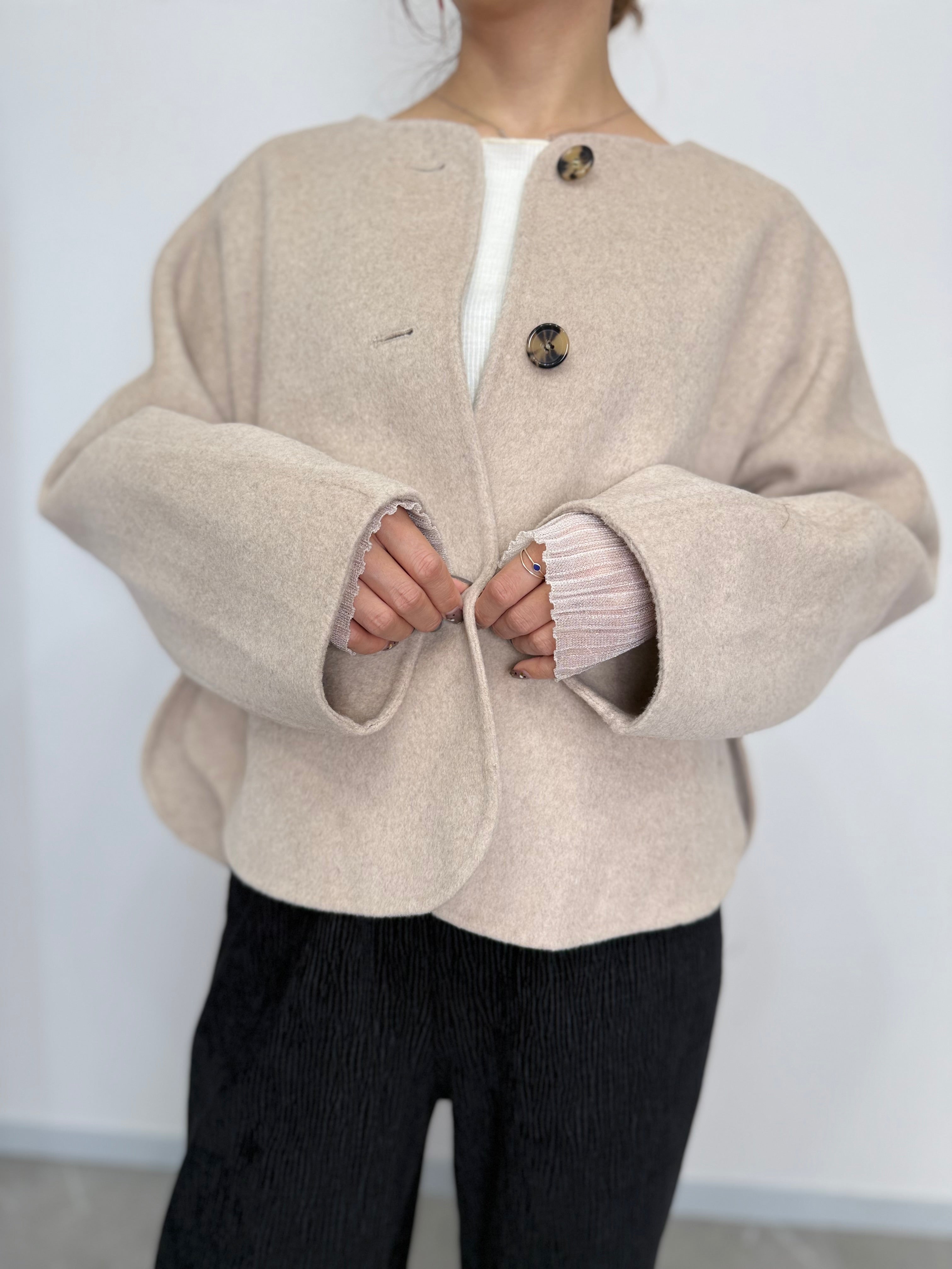 ROUND SHORT WOOL COAT