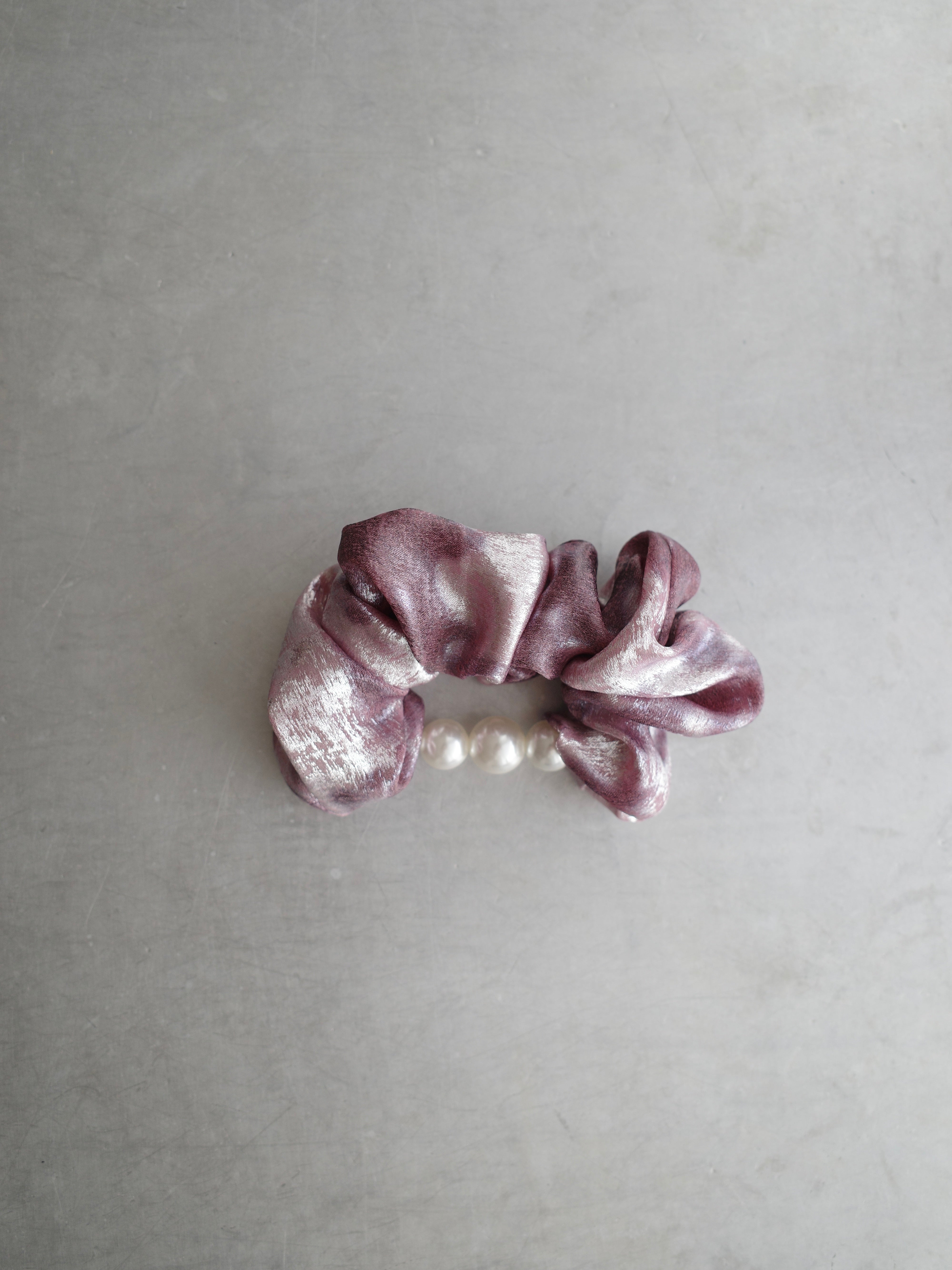 5 PEARL SCRUNCHIE