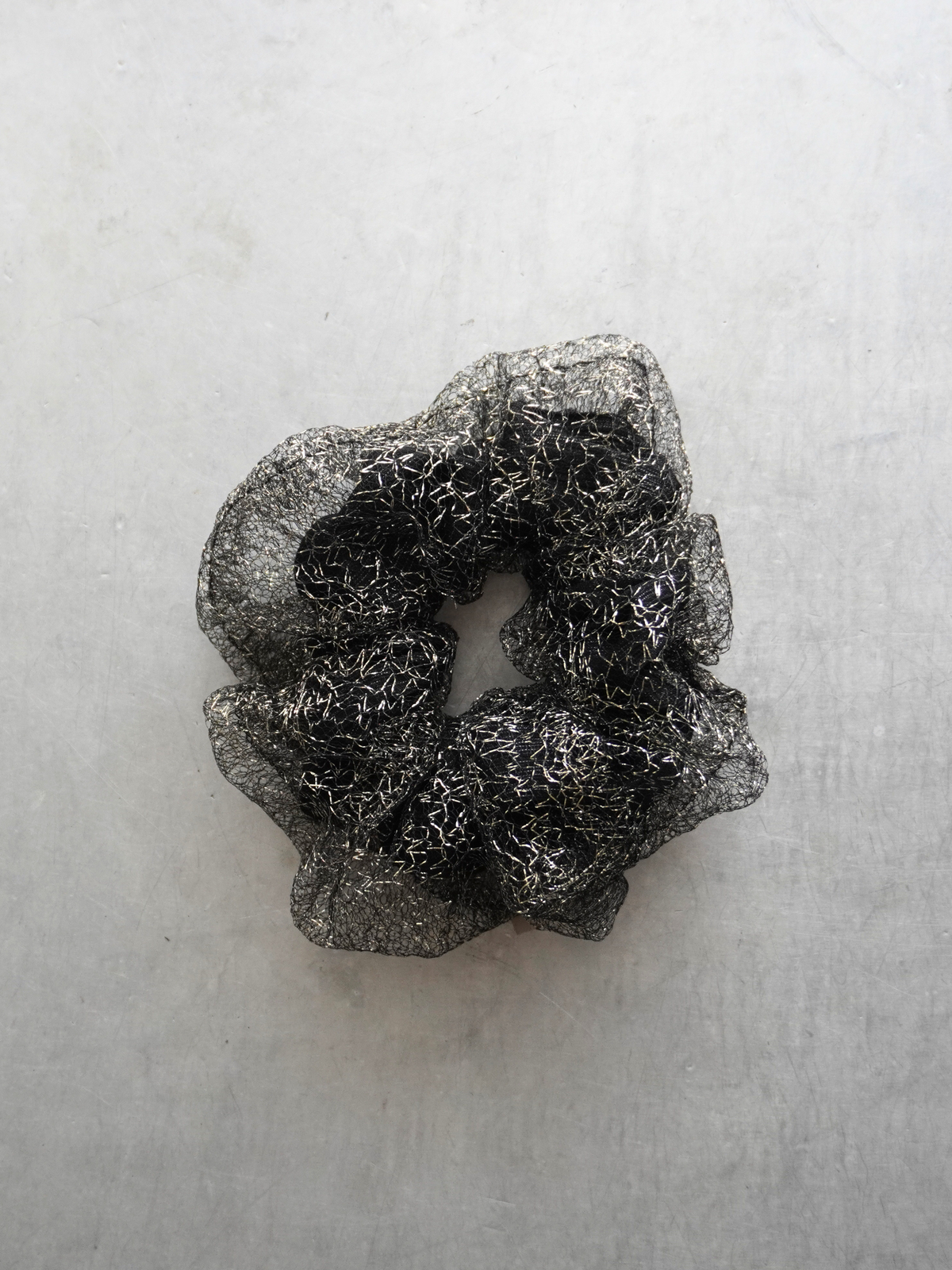 SHIMMER MESH SCRUNCHIE【9/18(金)〜 販売】