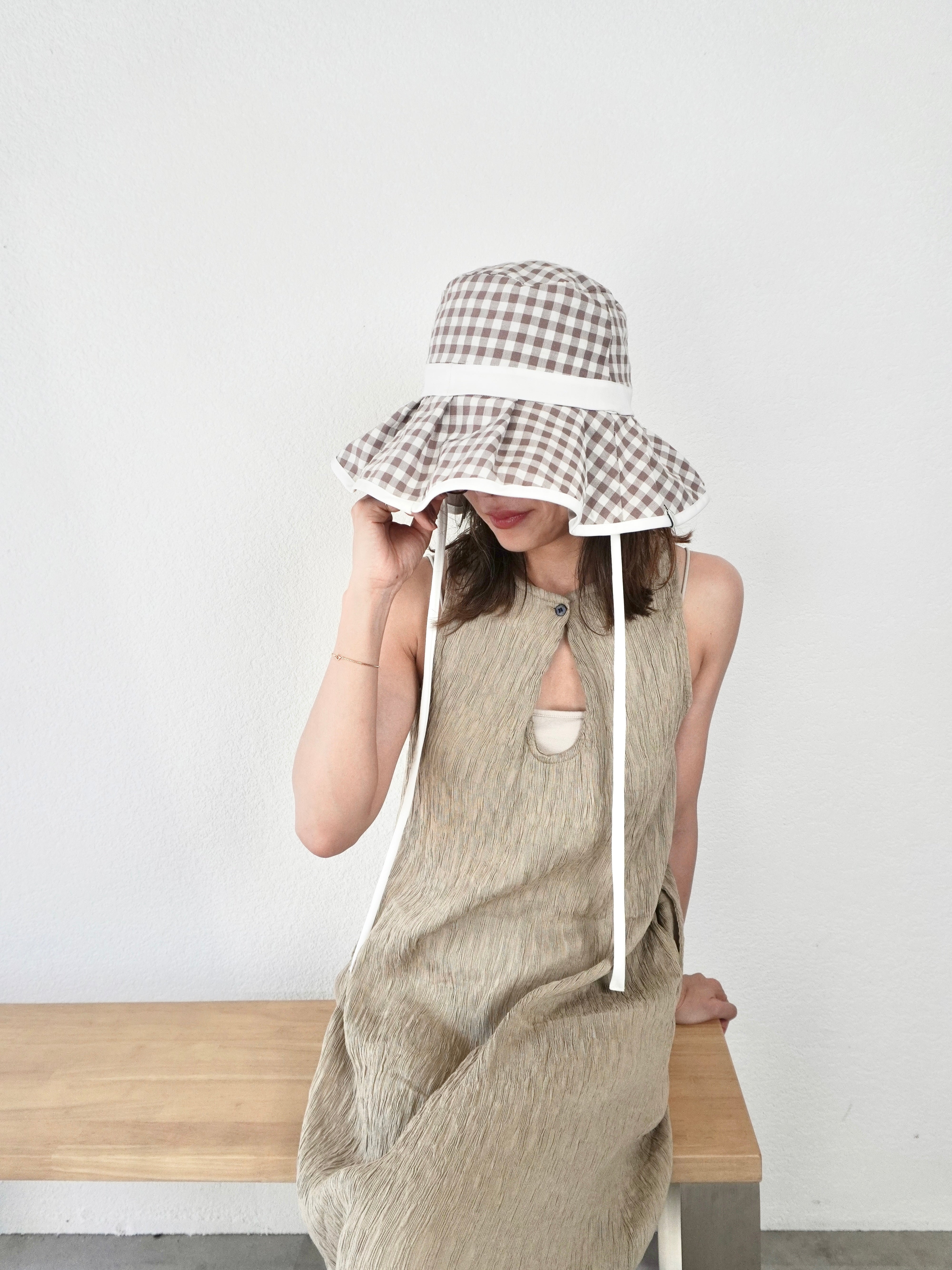 REVERSIBLE FRILL HAT