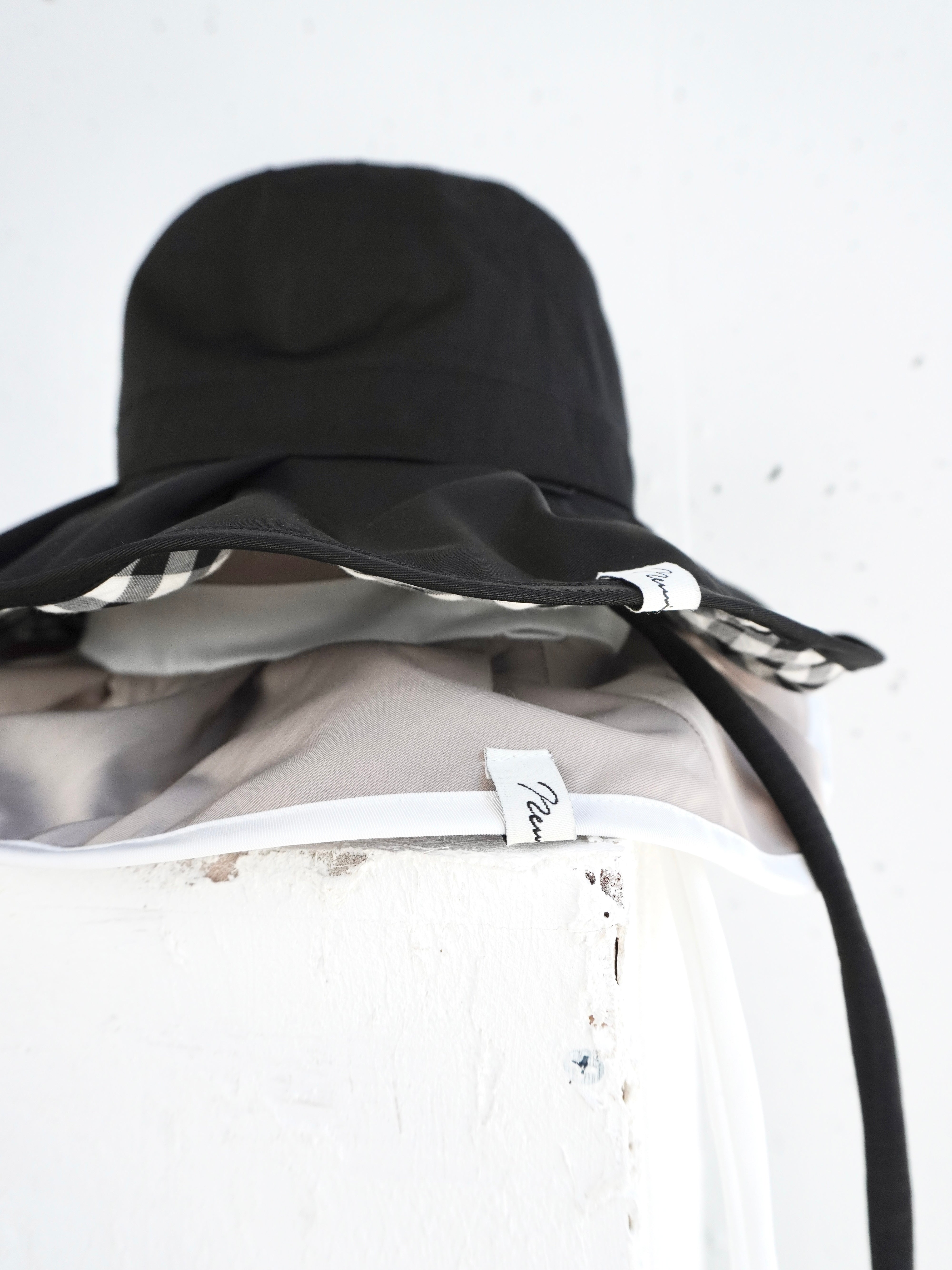 REVERSIBLE FRILL HAT