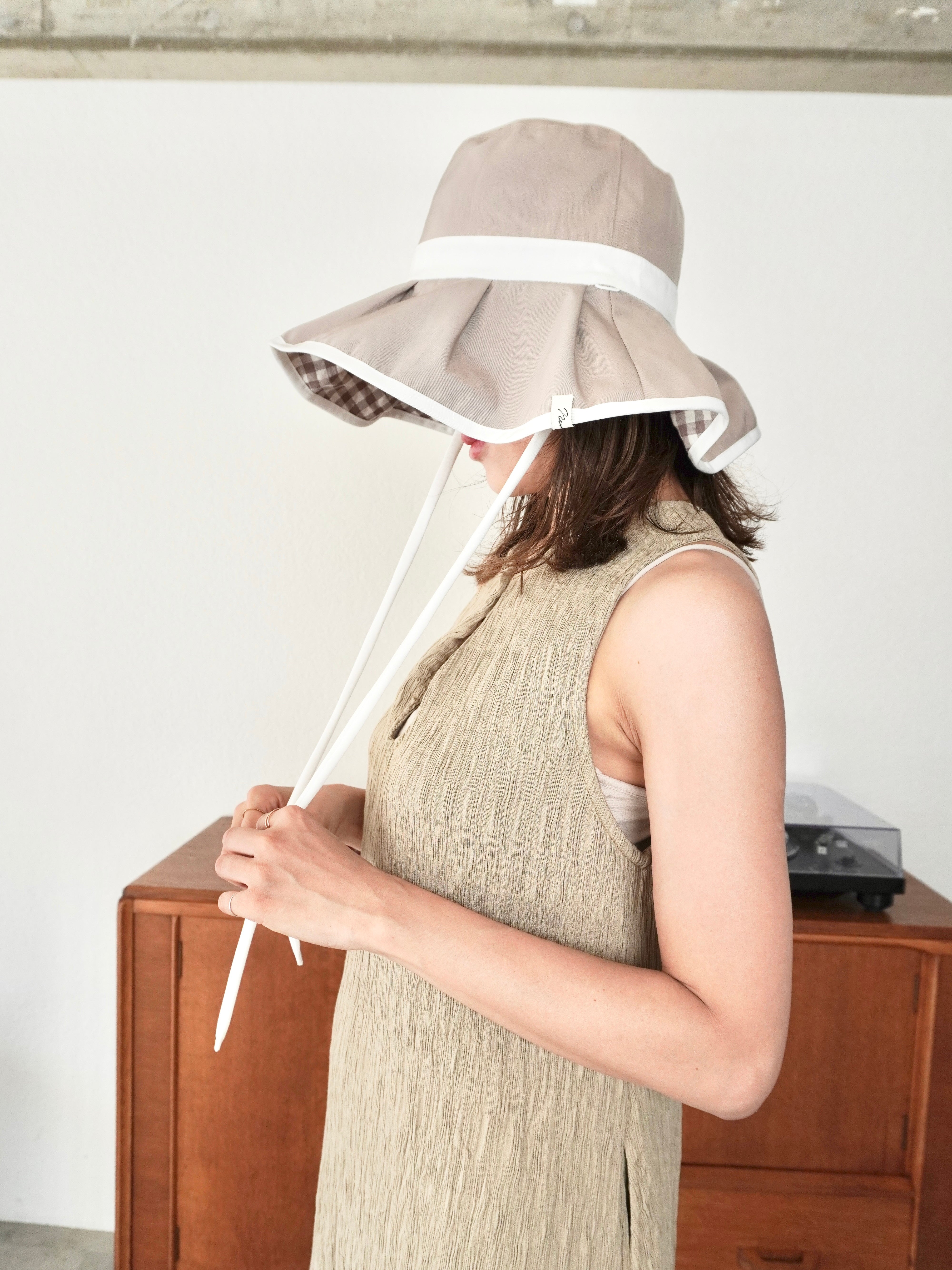 REVERSIBLE FRILL HAT