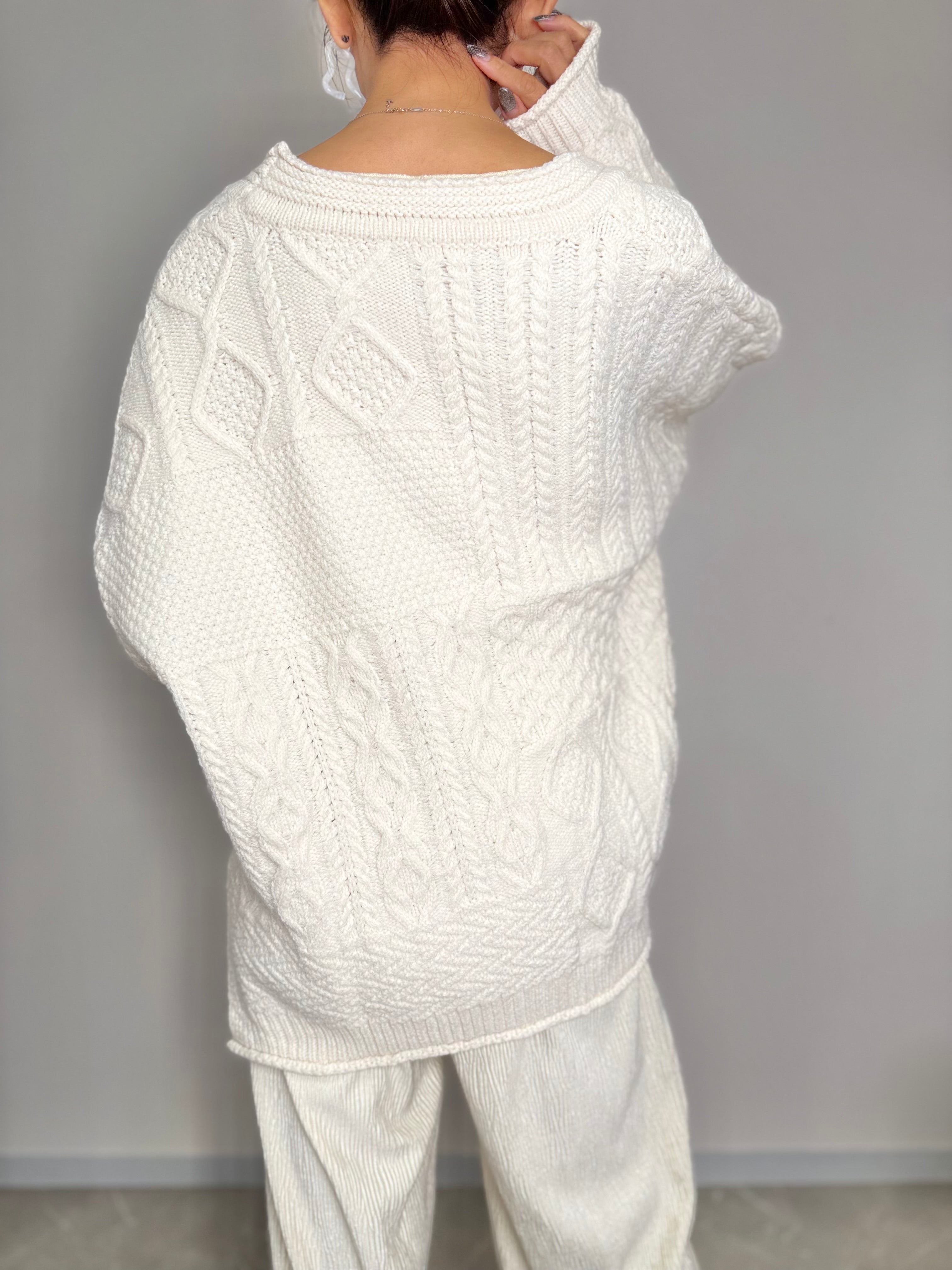 CABLE V NECK OVER KNIT