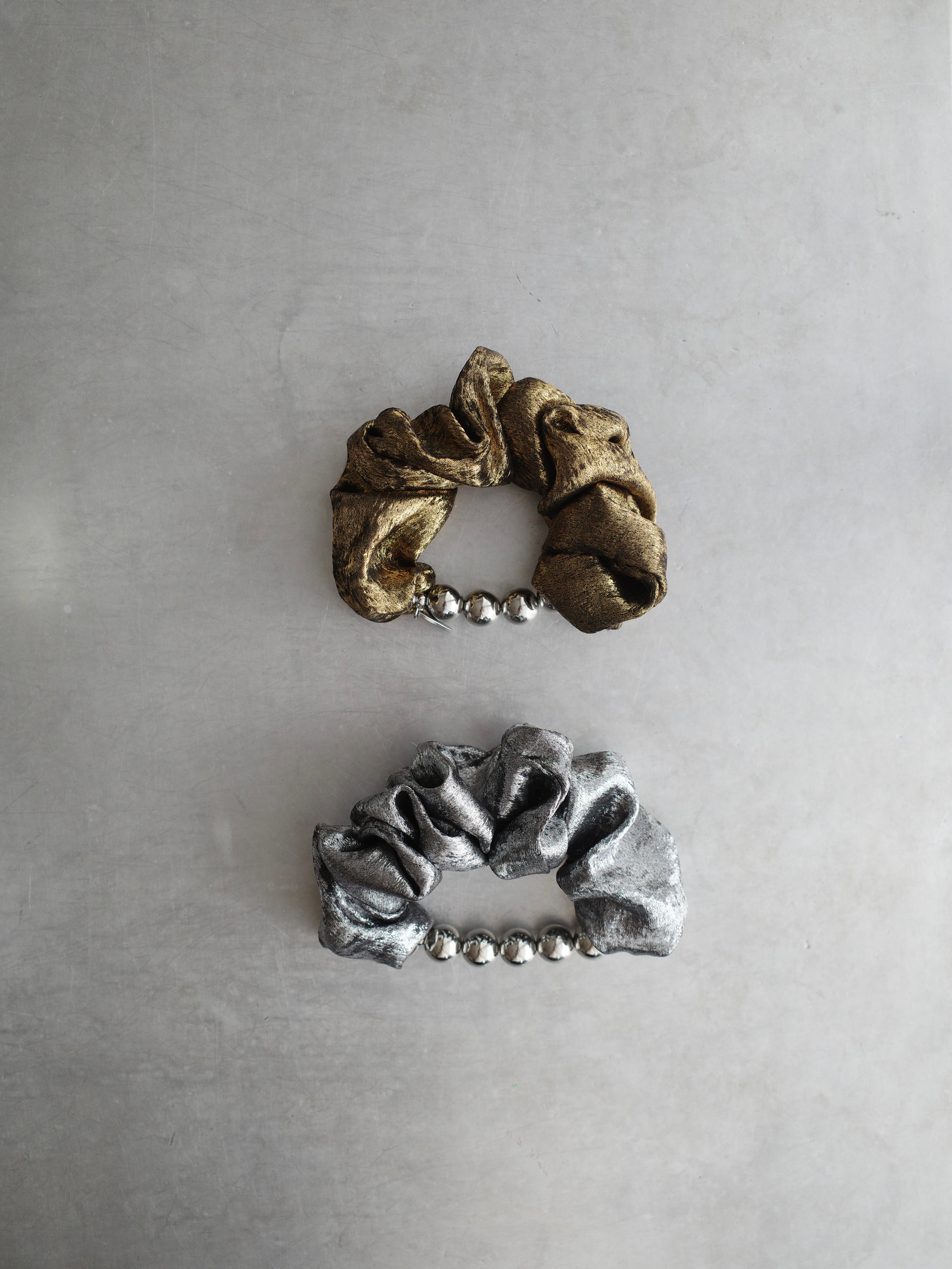 5 PEARL SCRUNCHIE