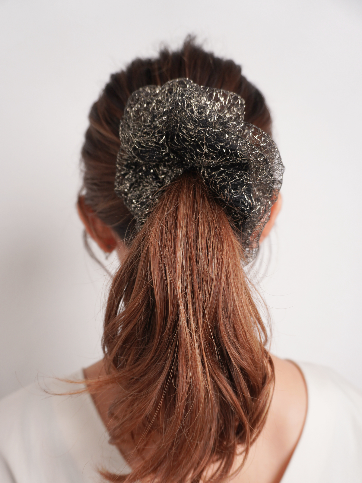 SHIMMER MESH SCRUNCHIE【9/18(金)〜 販売】