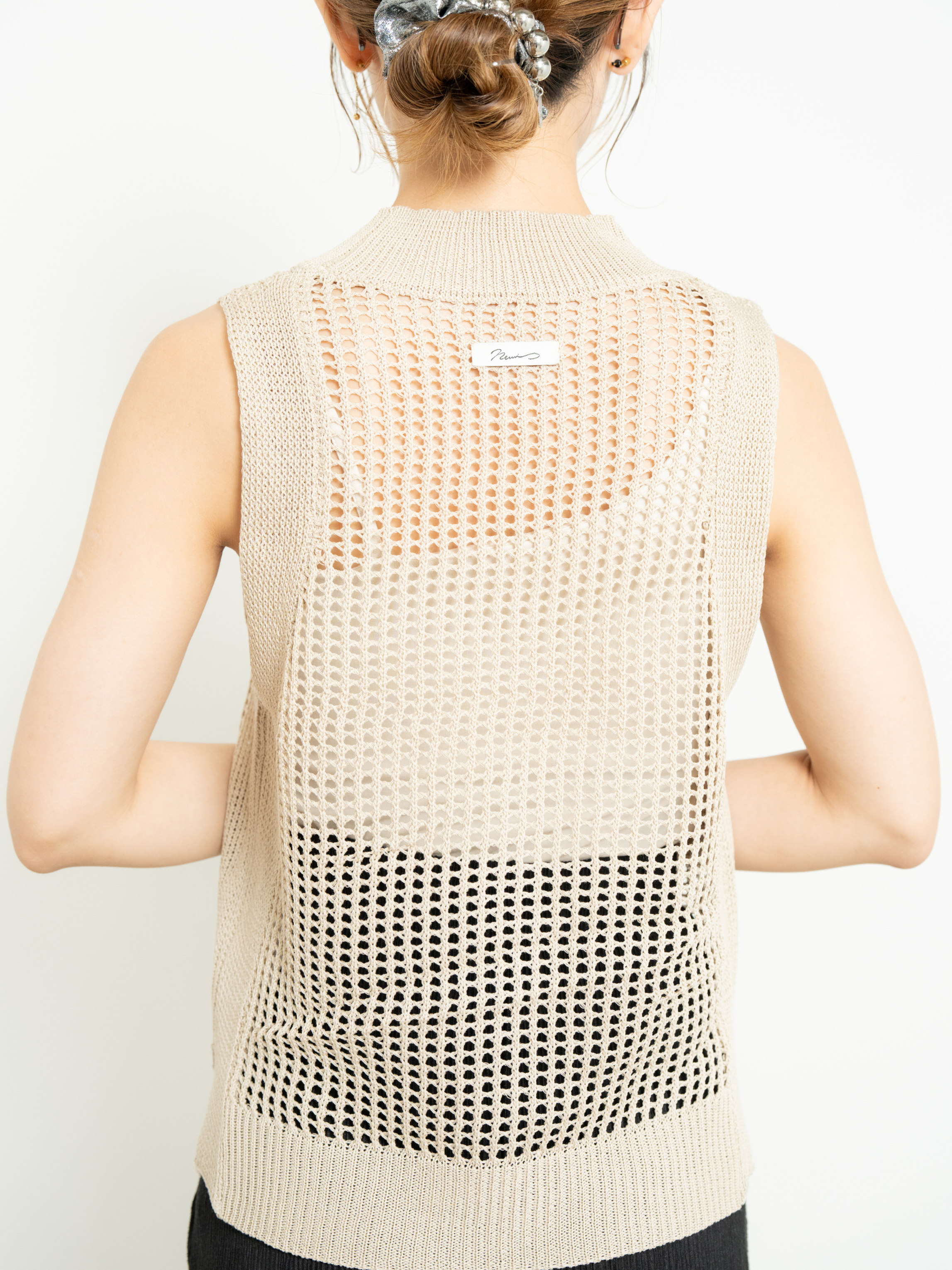 SLEEVELESS MESH KNIT TOP