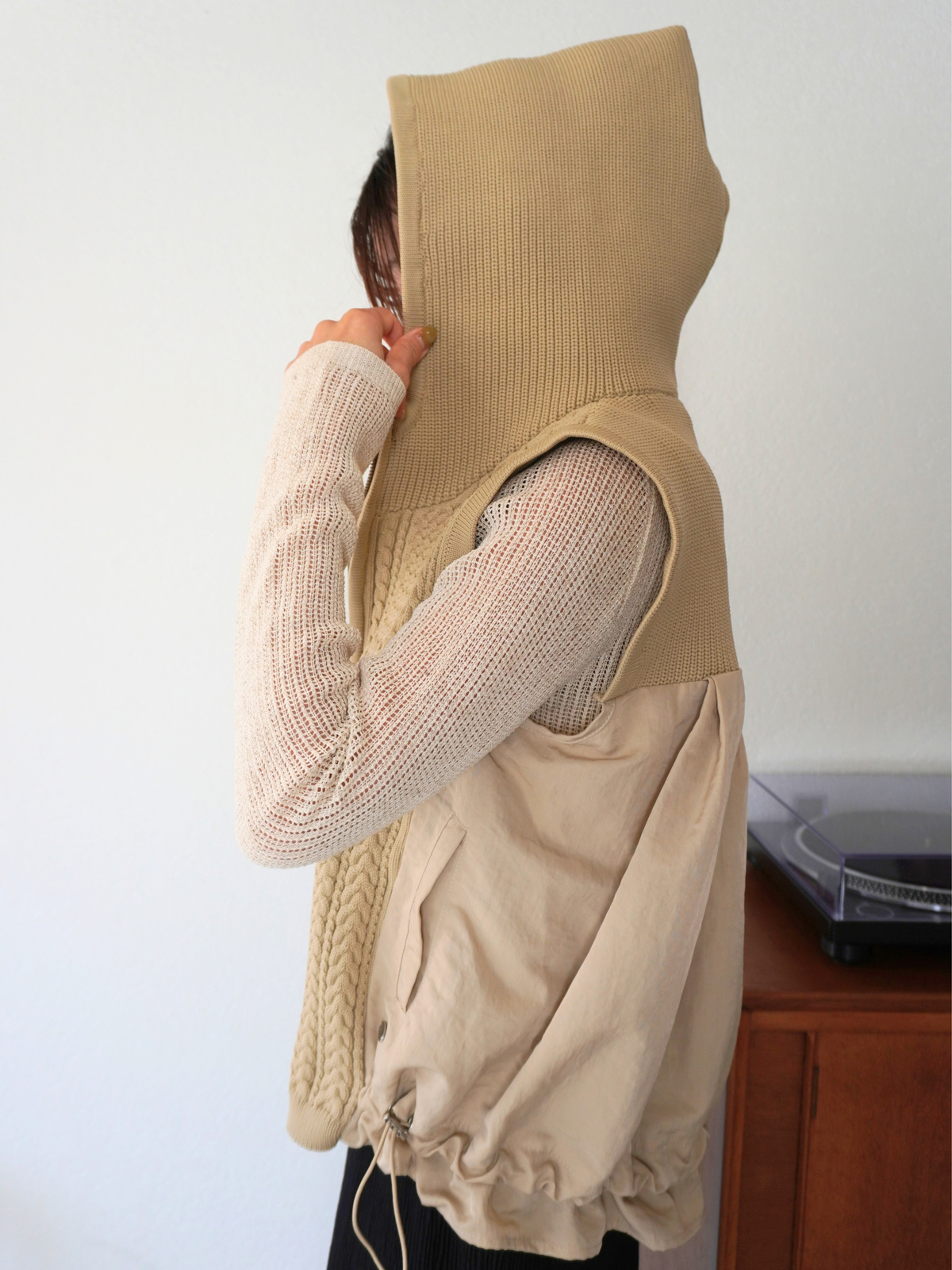 KNIT DOCKING HOODIE VEST【9/25(金)〜 販売】