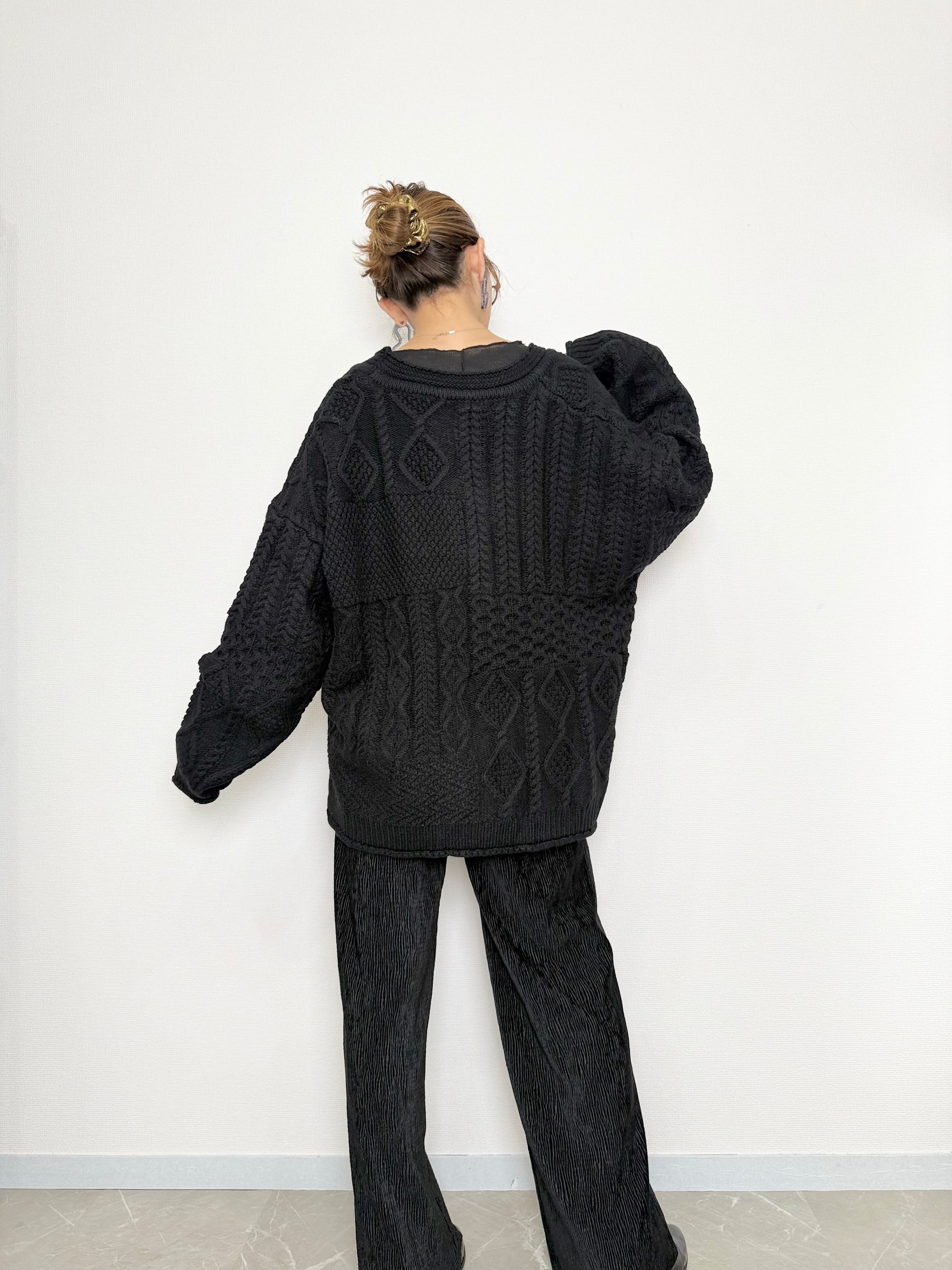 CABLE V NECK OVER KNIT