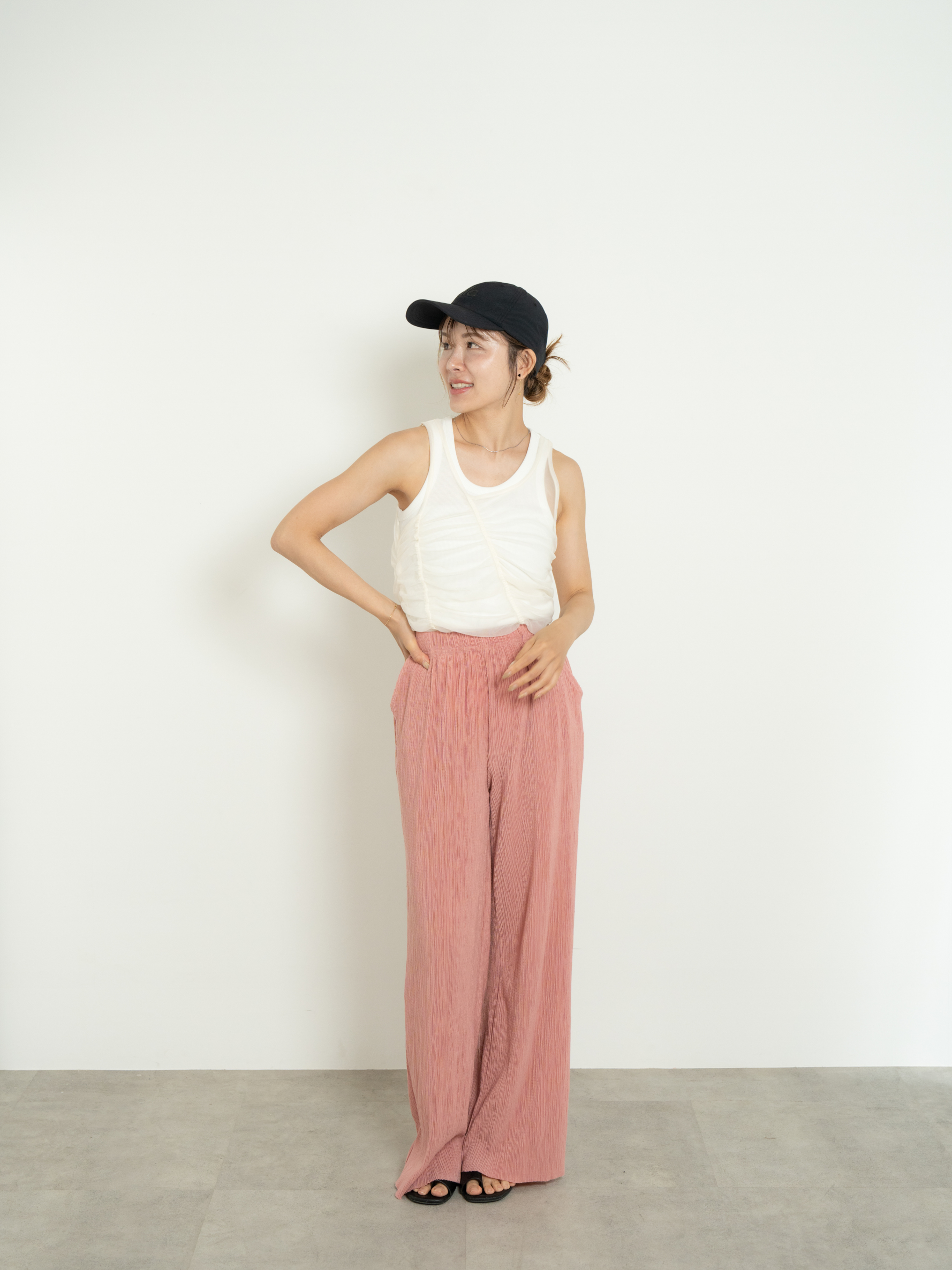 LIGHT TEXTURE STRAIGHT PANTS