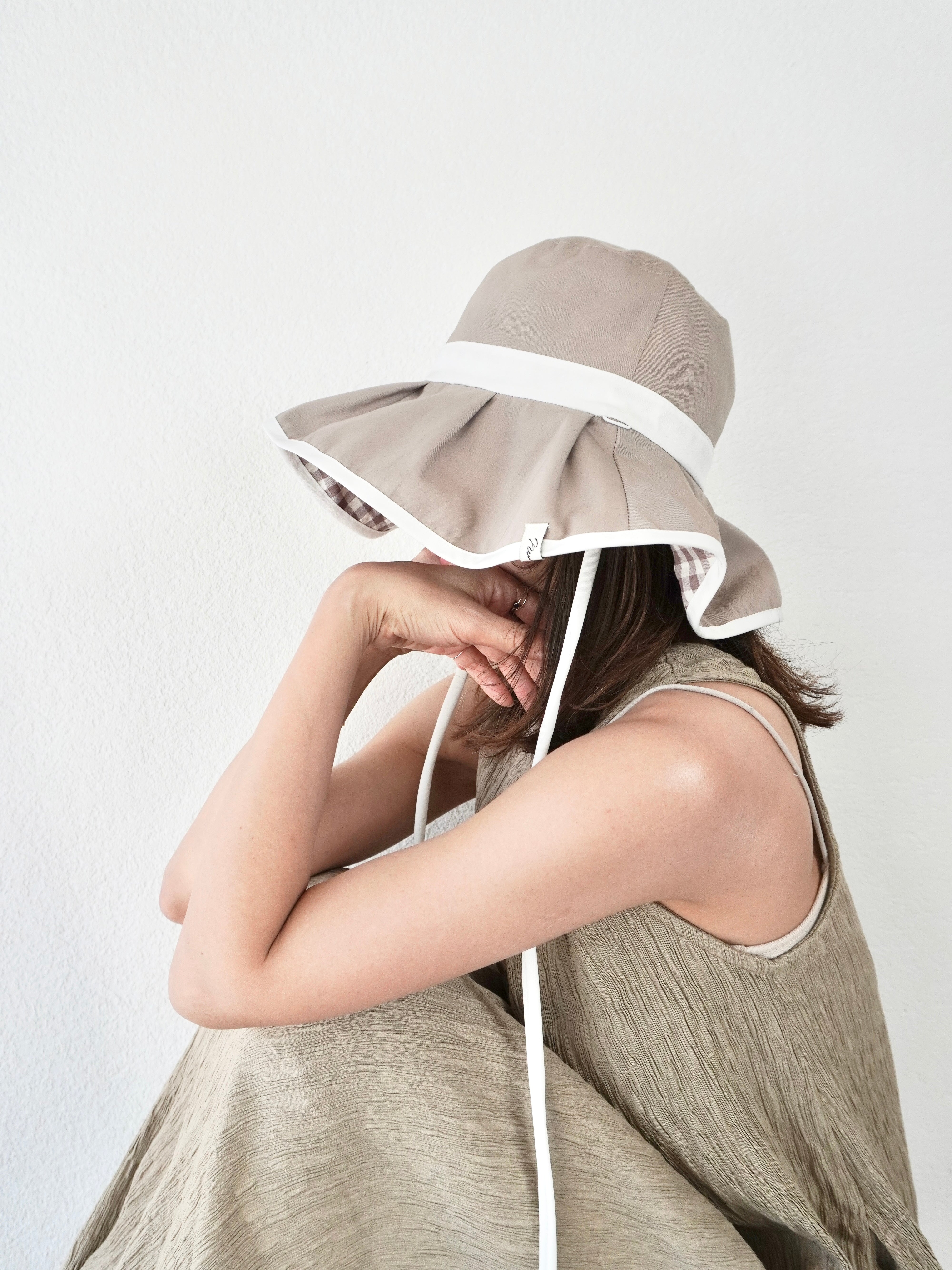 REVERSIBLE FRILL HAT