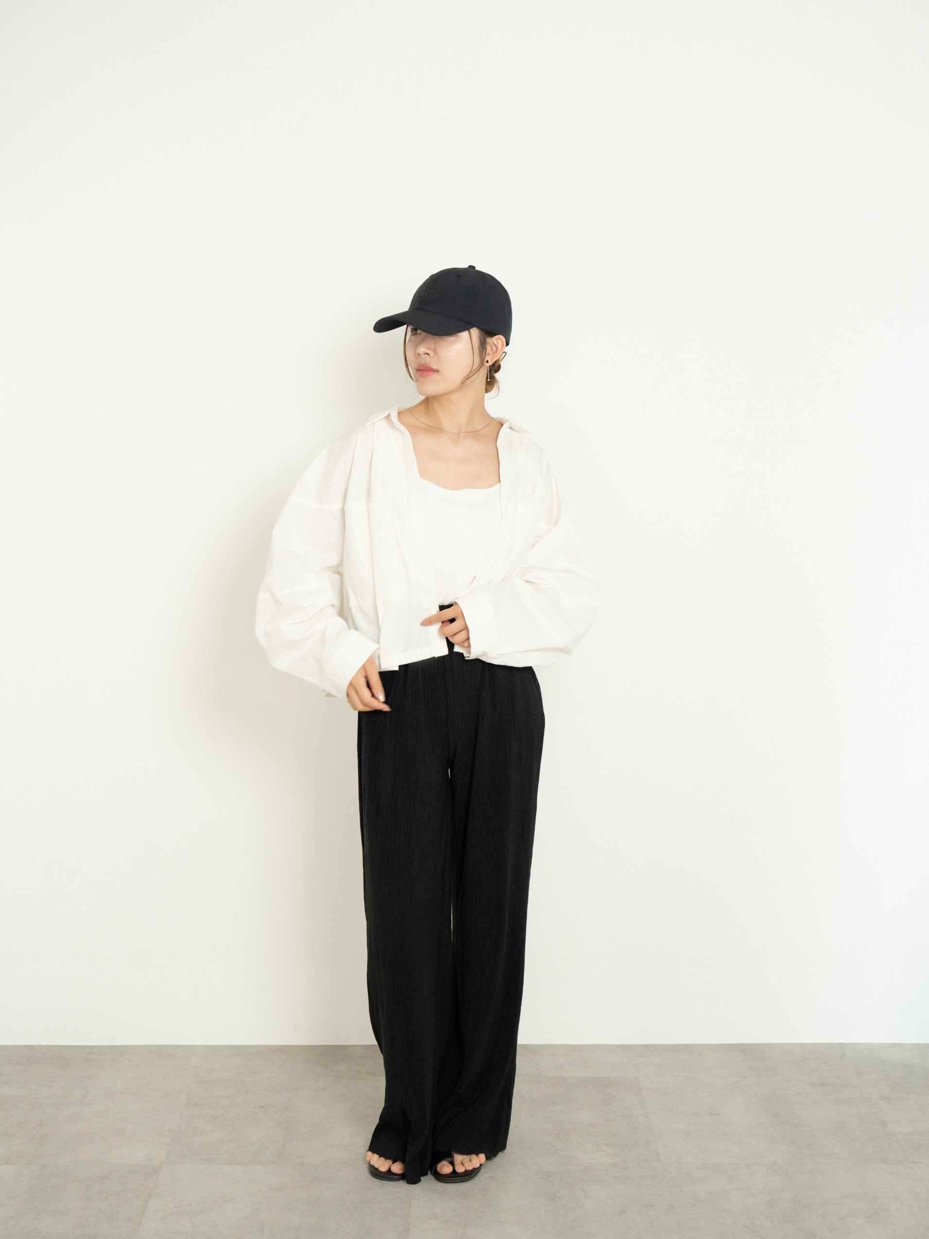 LIGHT TEXTURE STRAIGHT PANTS