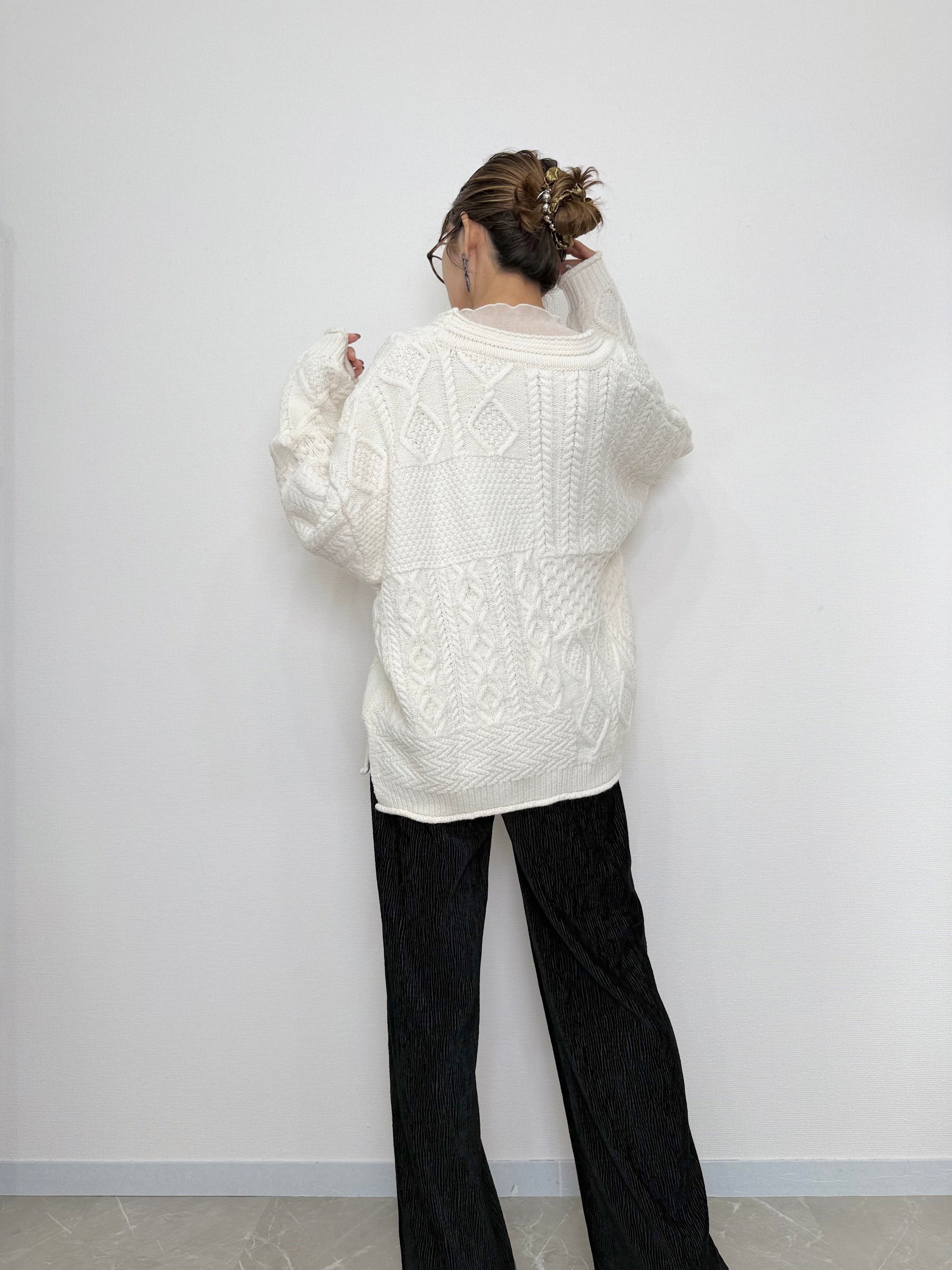 CABLE V NECK OVER KNIT