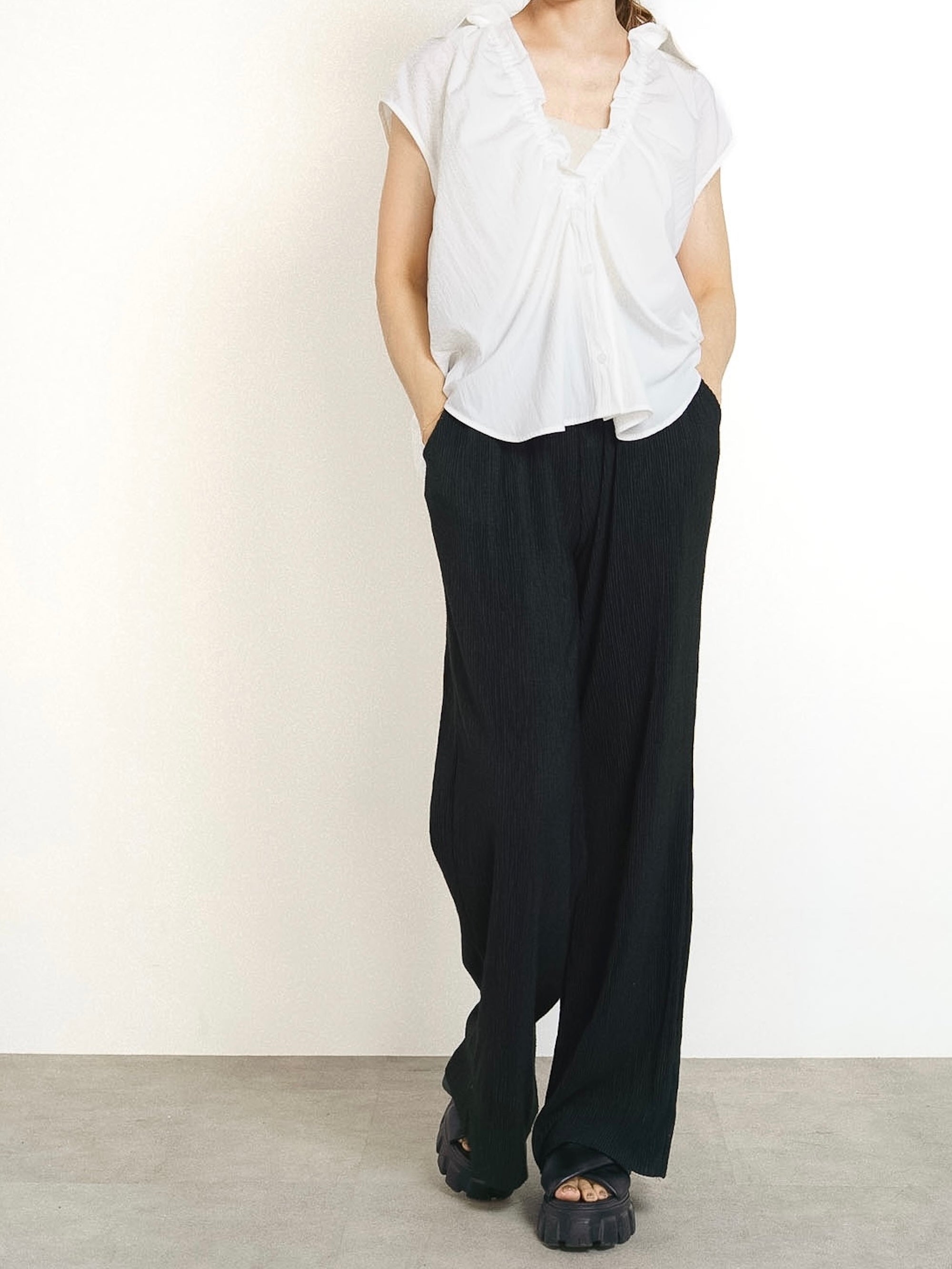 【3-SET】 SOFT FIT ASYMMETRY BRA TOP + DRAWSTRING BLOUSE + LIGHT TEXTURE STRAIGHT PANTS