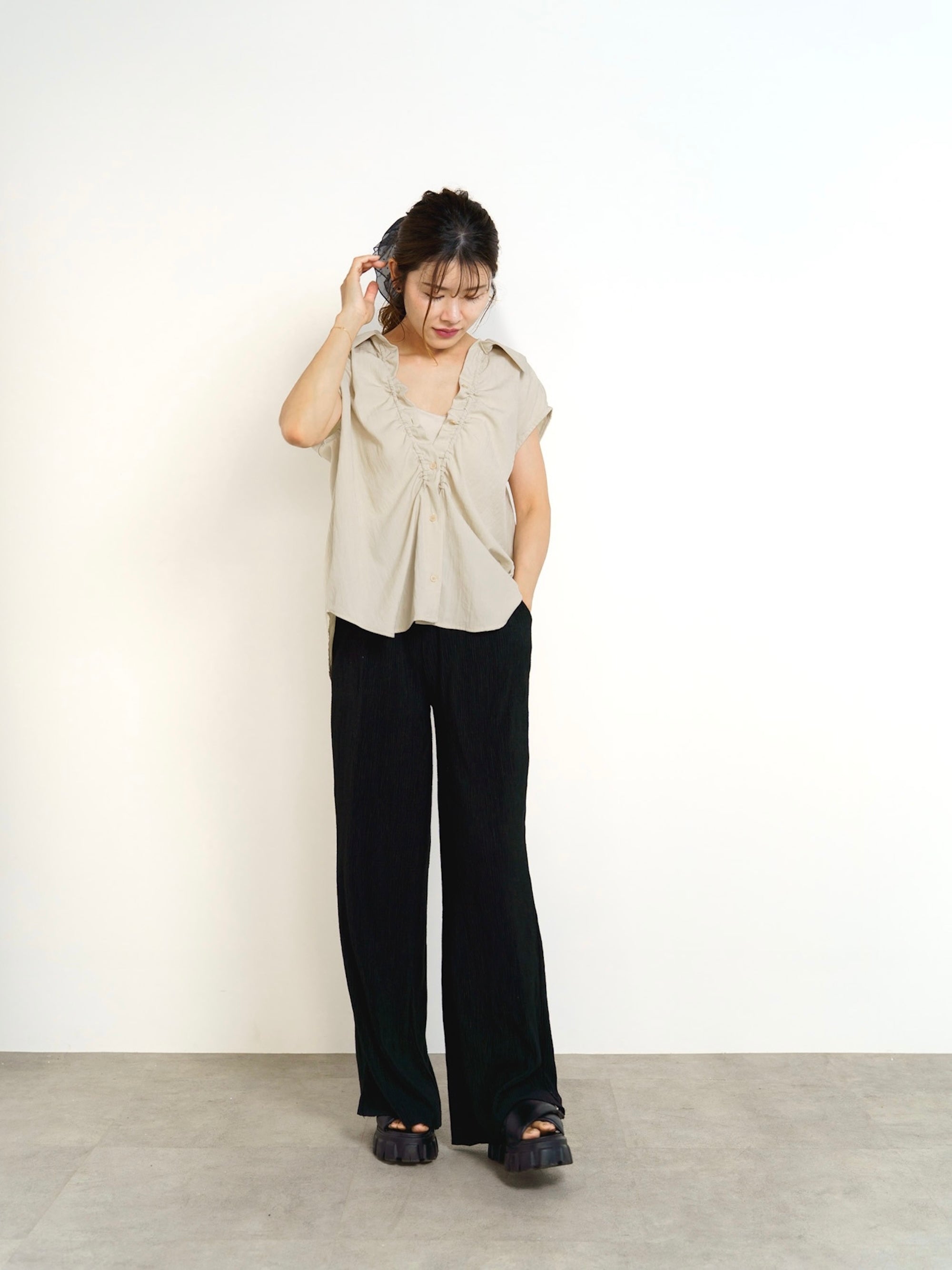 【3-SET】 SOFT FIT ASYMMETRY BRA TOP + DRAWSTRING BLOUSE + LIGHT TEXTURE STRAIGHT PANTS