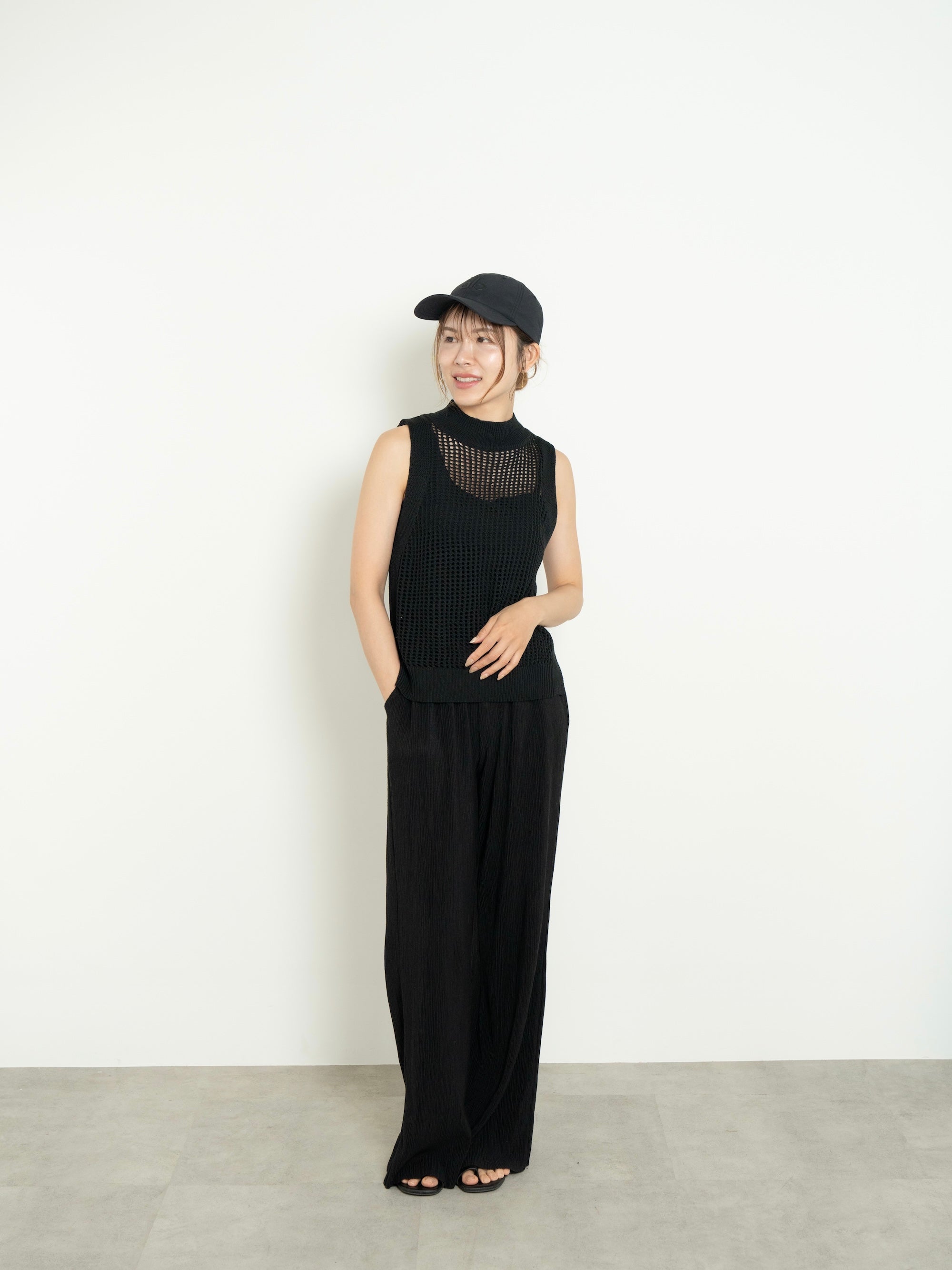 【3-SET】SOFT FIT ASYMMETRY BRA TOP + SLEEVELESS MESH KNIT TOP + LIGHT TEXTURE STRAIGHT PANTS