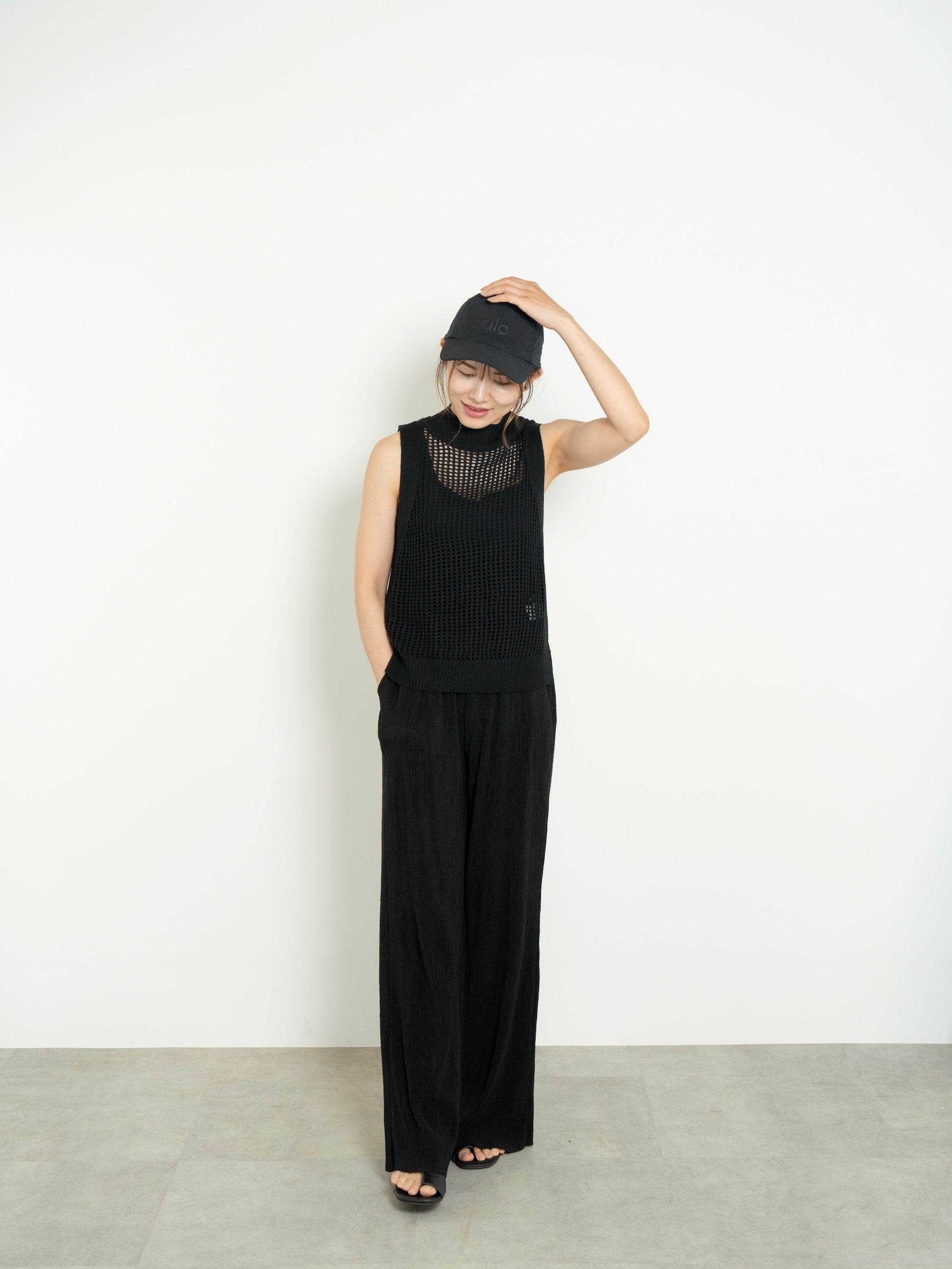 【3-SET】SOFT FIT ASYMMETRY BRA TOP + SLEEVELESS MESH KNIT TOP + LIGHT TEXTURE STRAIGHT PANTS