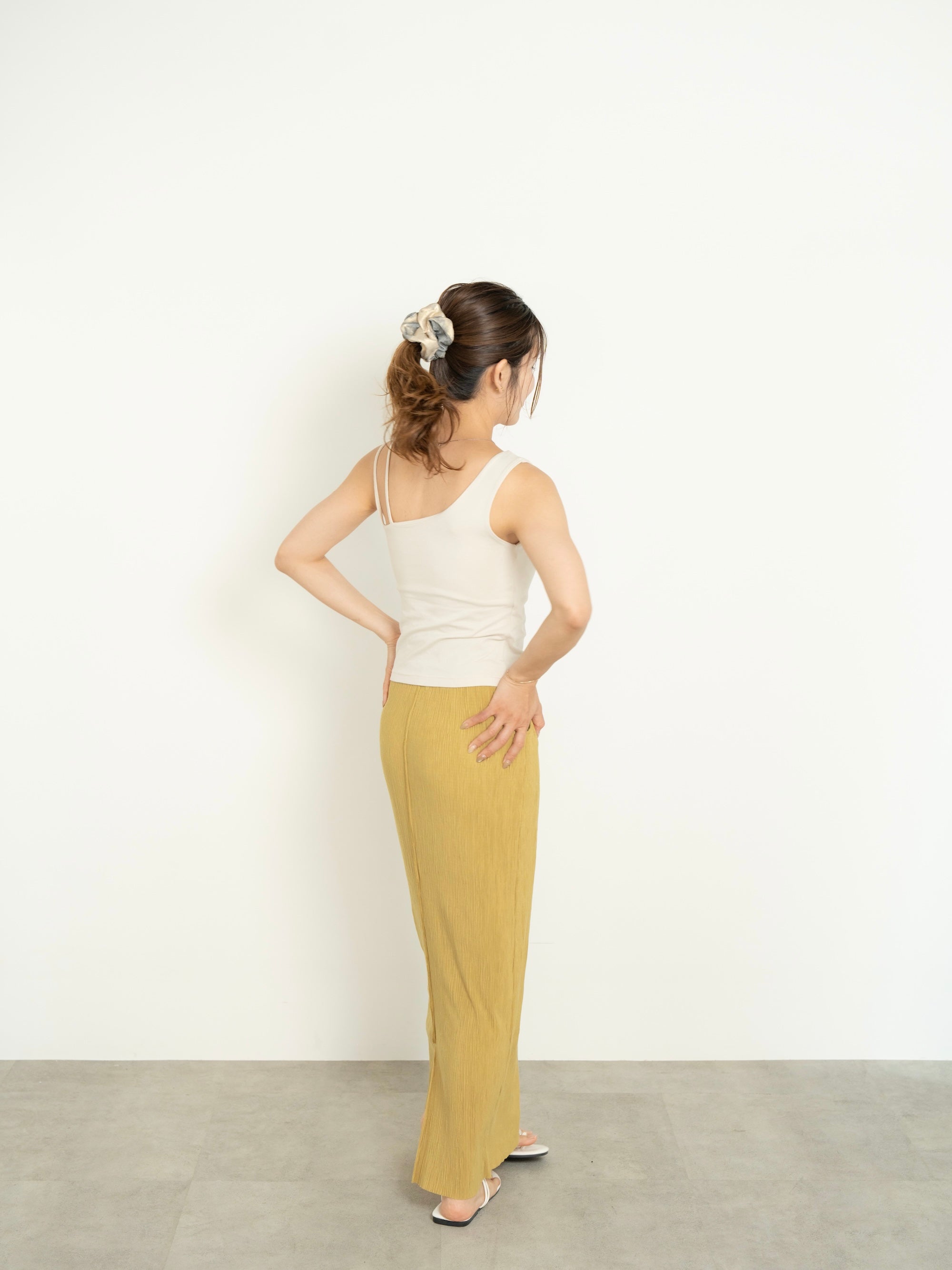 【3-SET】 SOFT FIT ASYMMETRY BRA TOP + SHIRRED SHEER TANK TOP SET + LIGHT TEXTURE PENCIL SKIRT