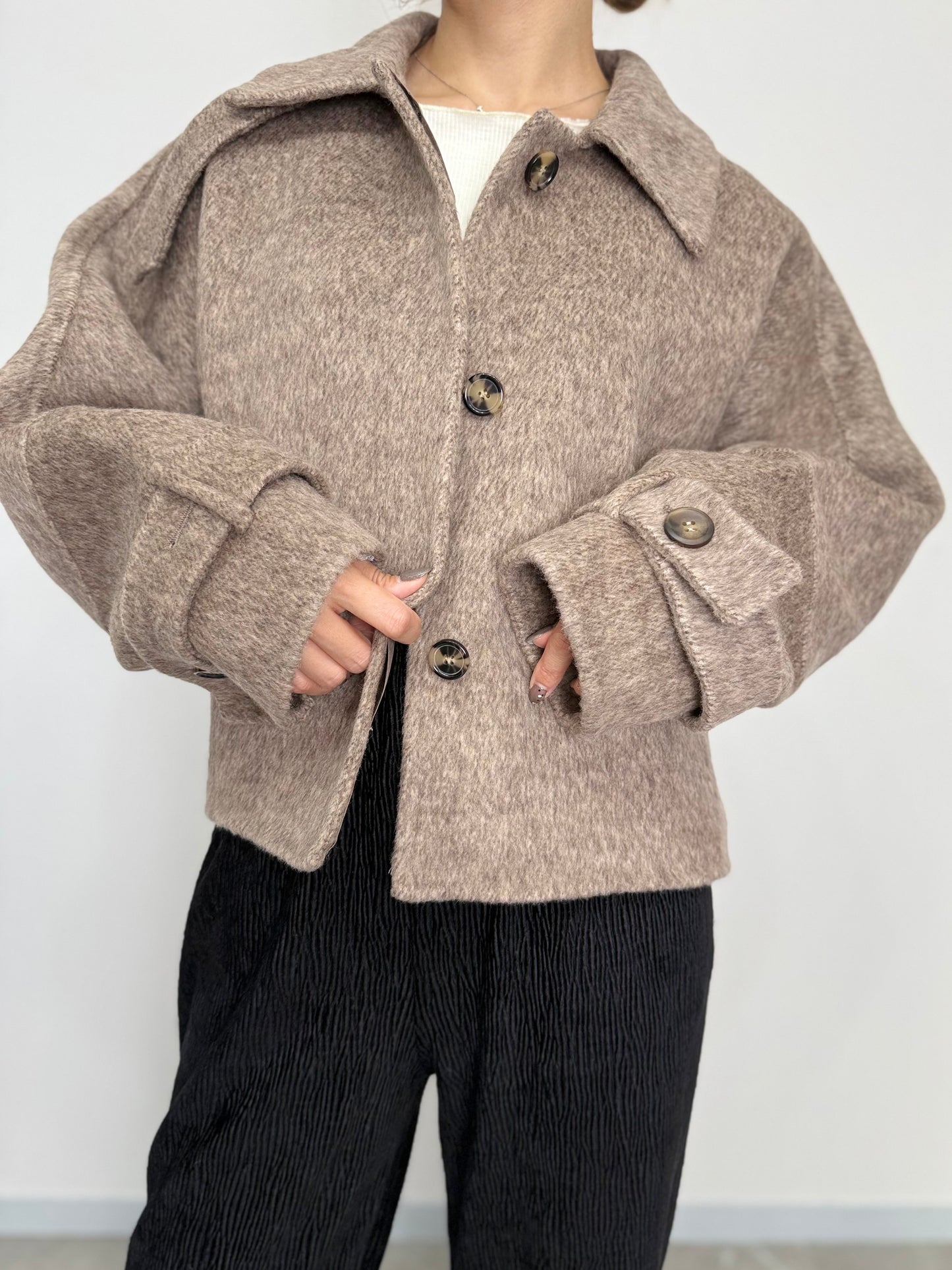 TAILORED WOOL SHORT COAT