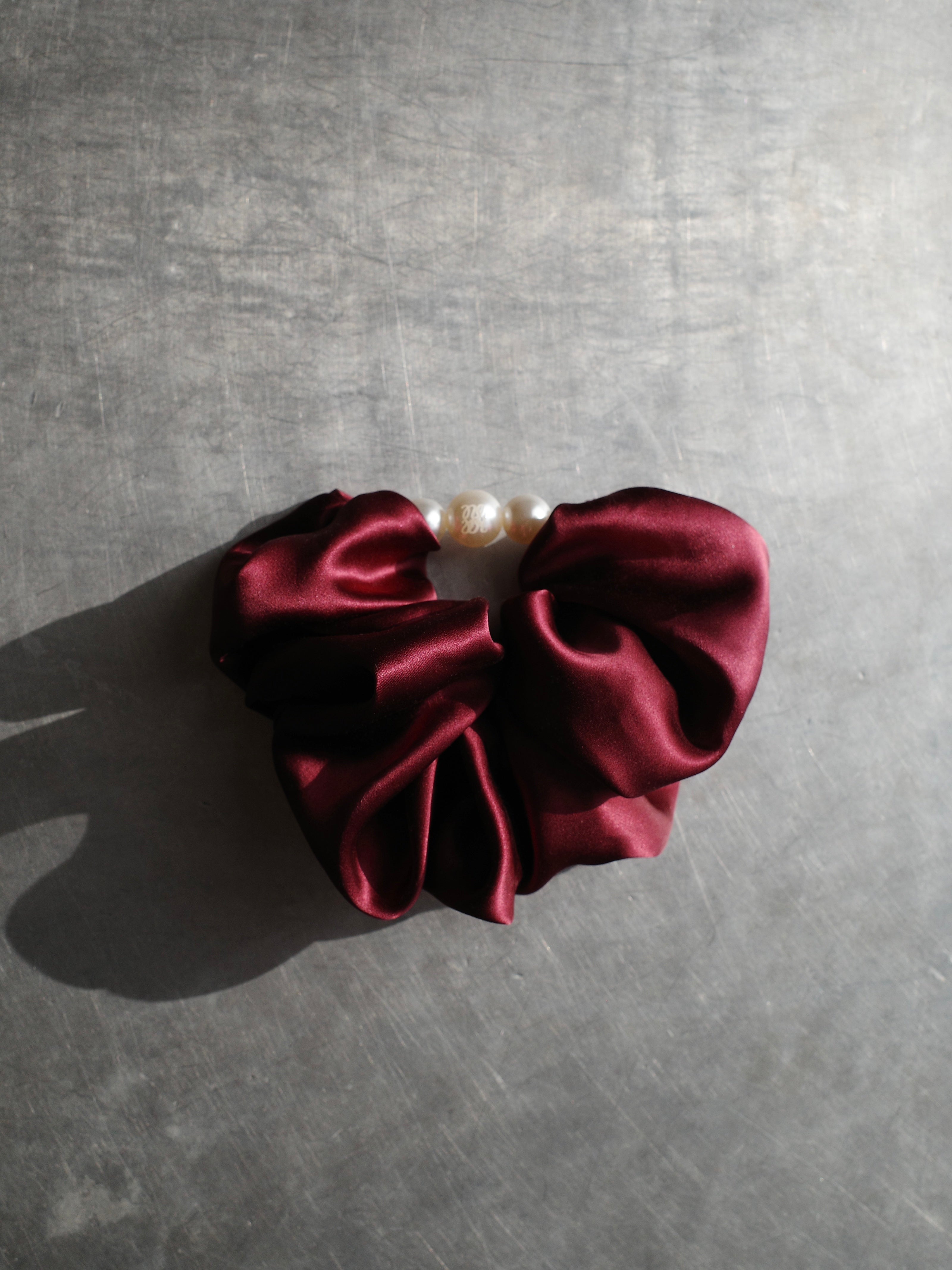 NEWI SILK FIVE PEARL SCRUNCHIE【ELEGANT】