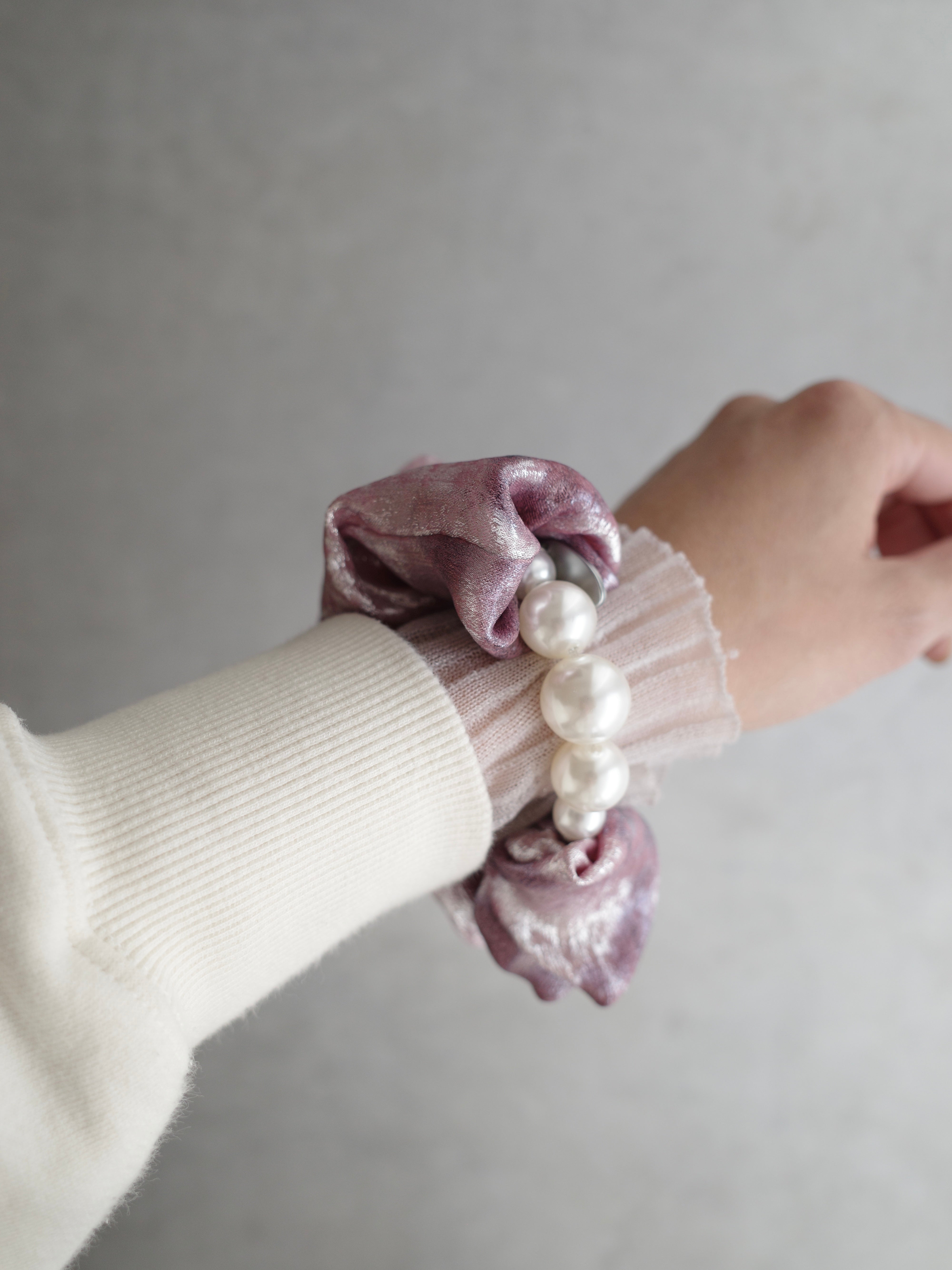 5 PEARL SCRUNCHIE