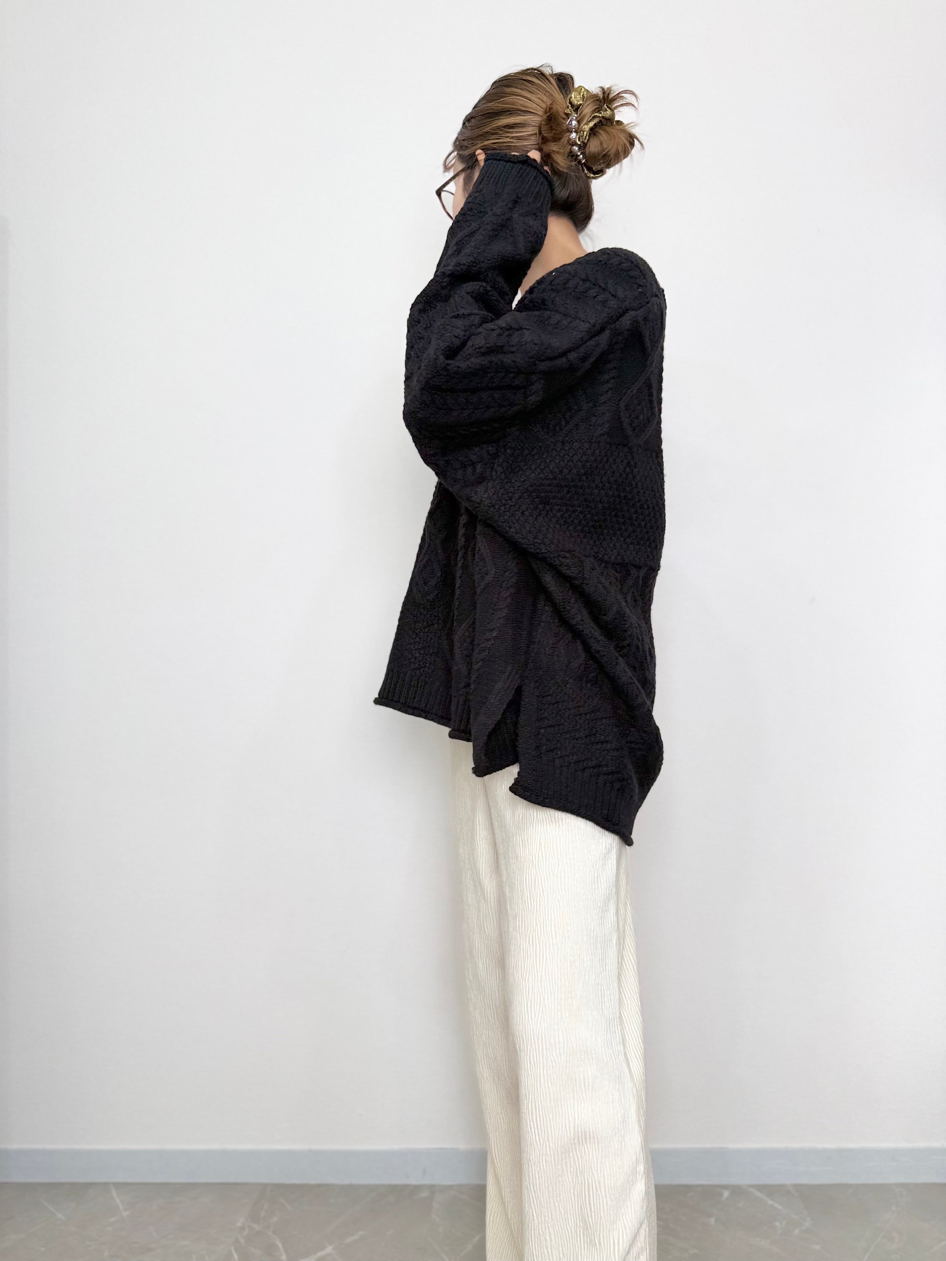 CABLE V NECK OVER KNIT