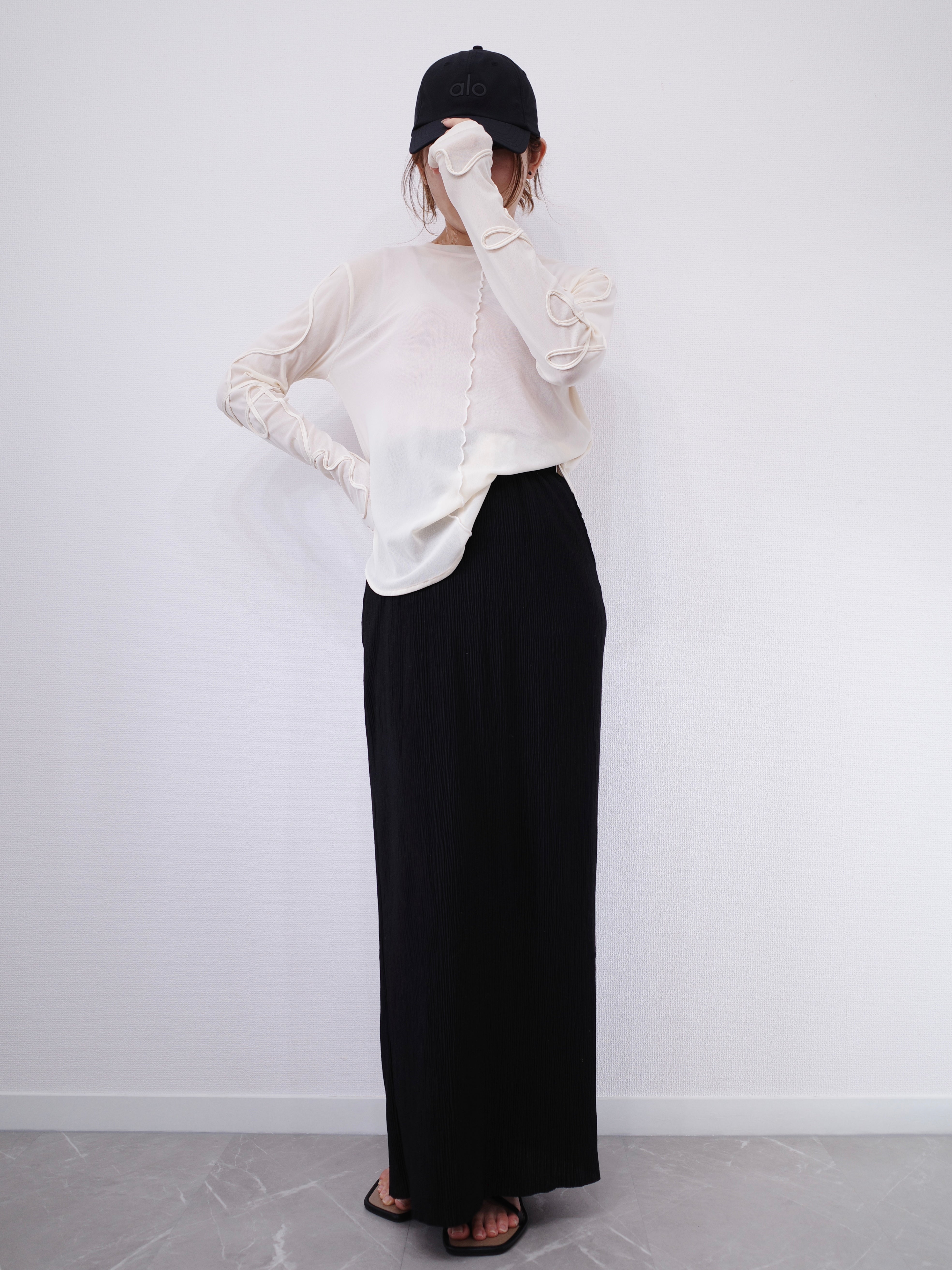 【SET】2WAY SHEER STITCH TOPS × LIGHT TEXTURE PENCIL SKIRT
