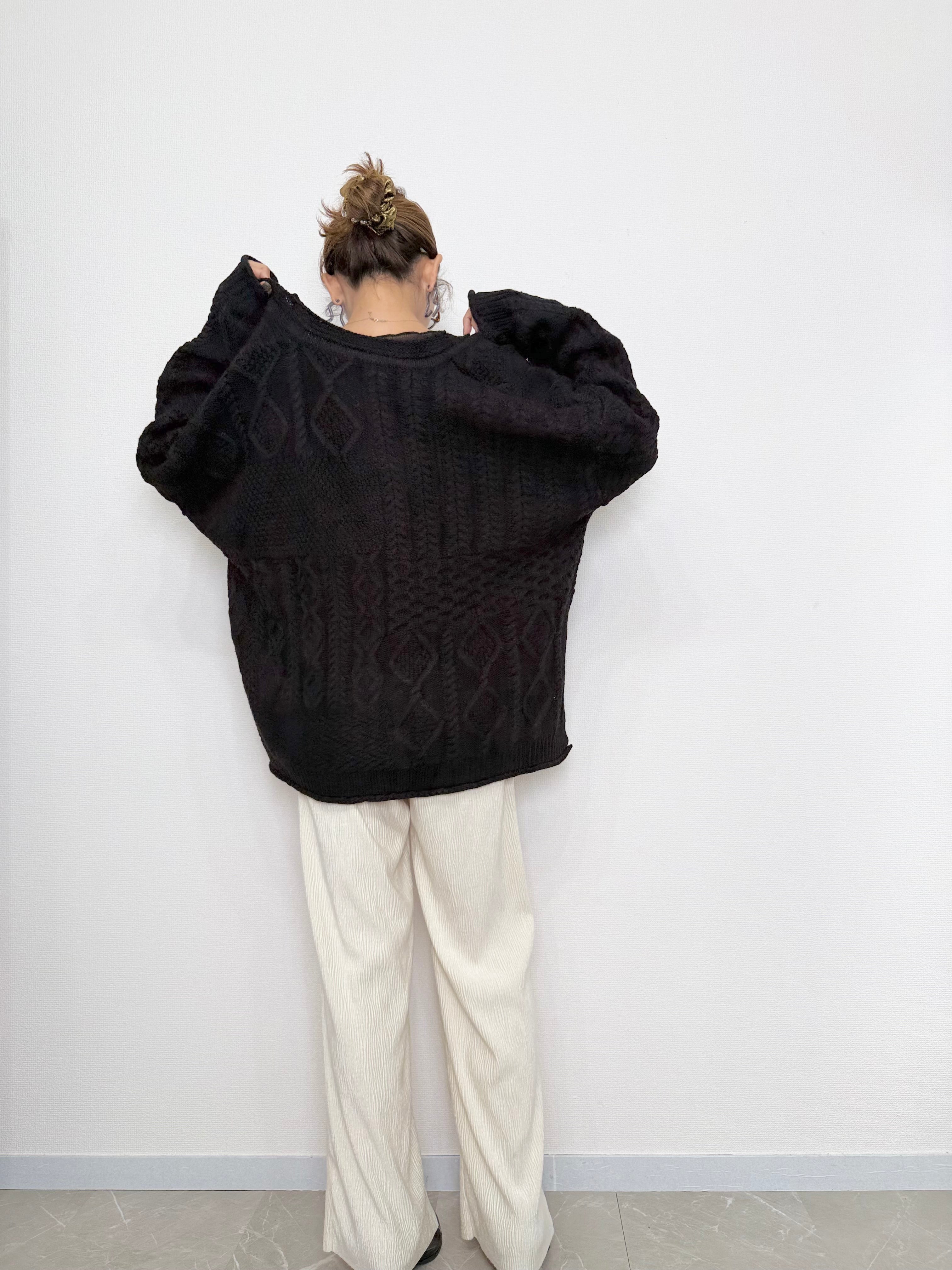 CABLE V NECK OVER KNIT