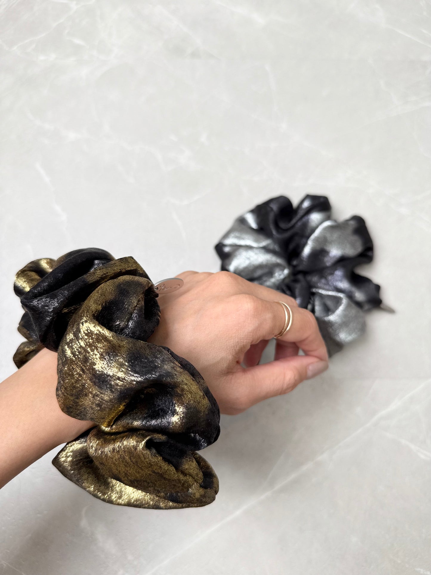 WINTER LIMITED MEDIUM SCRUNCHIE