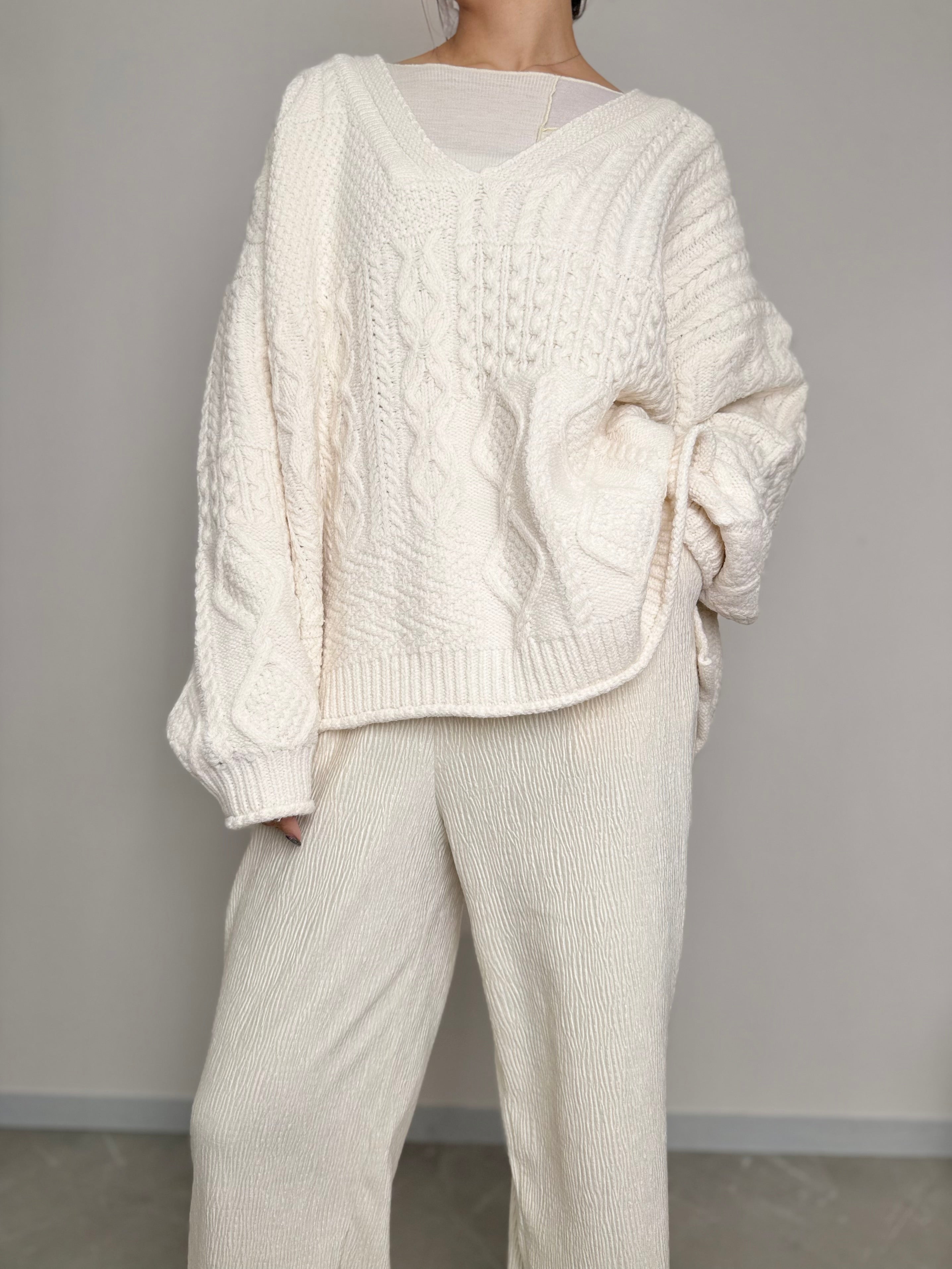 CABLE V NECK OVER KNIT