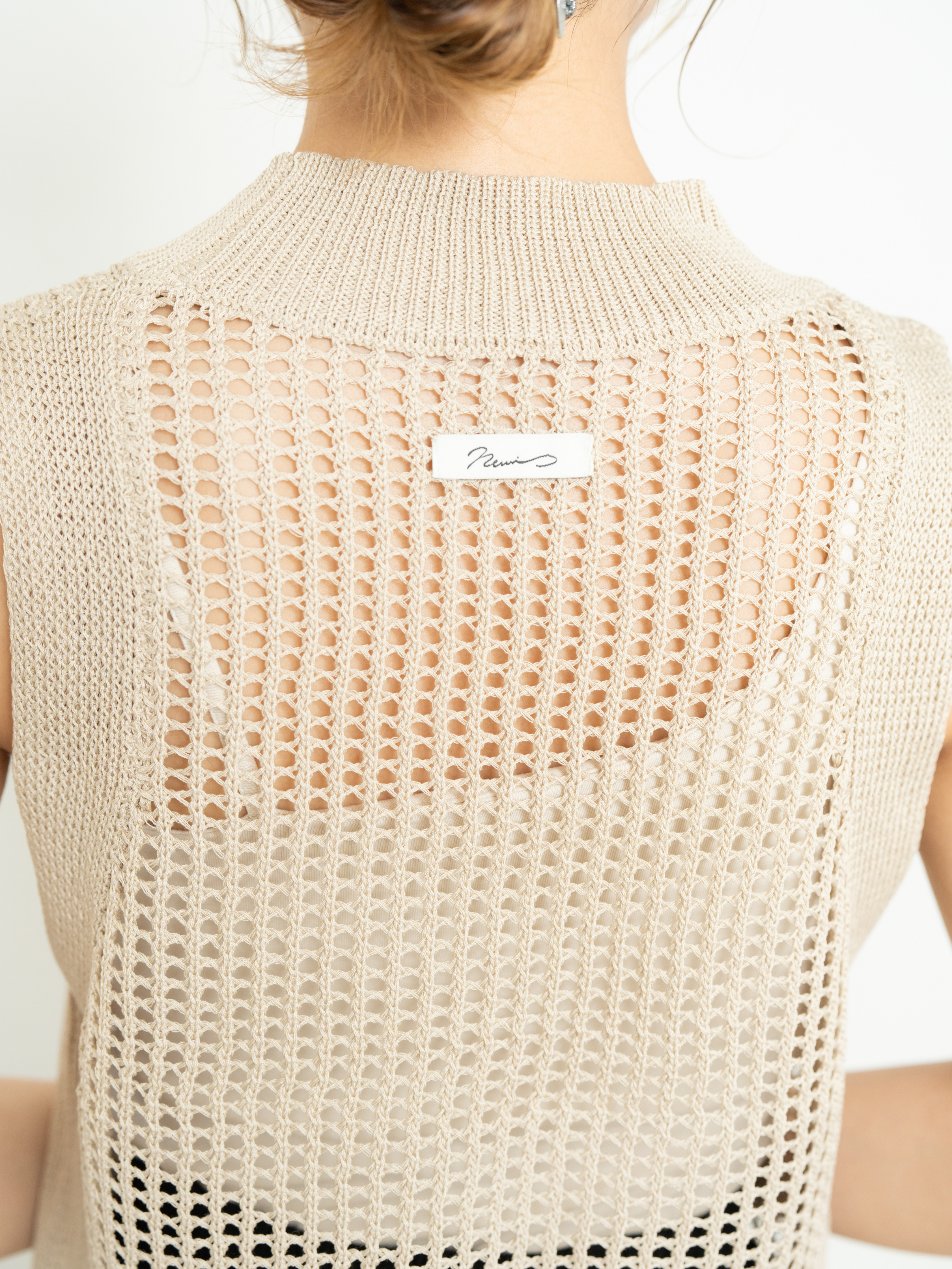 SLEEVELESS MESH KNIT TOP
