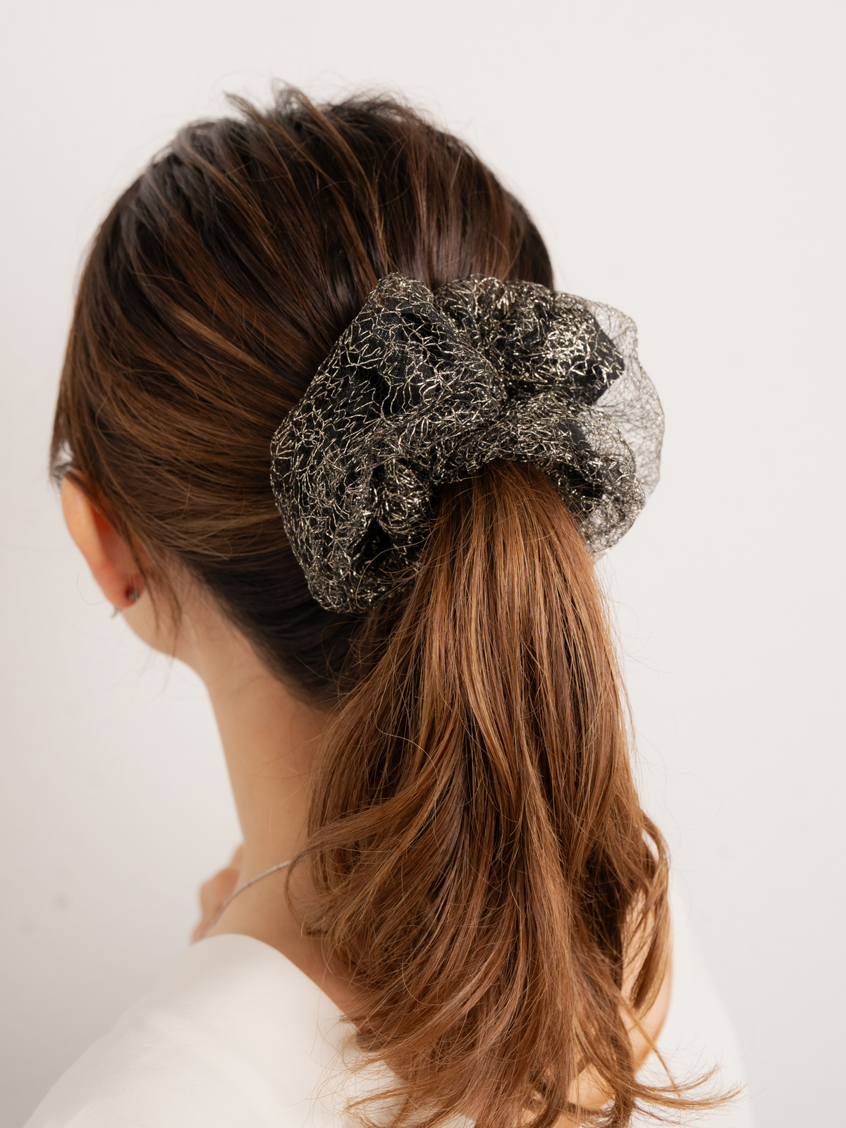 SHIMMER MESH SCRUNCHIE【9/18(金)〜 販売】