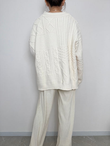 【NEW】ケーブルVネックオーバーニット