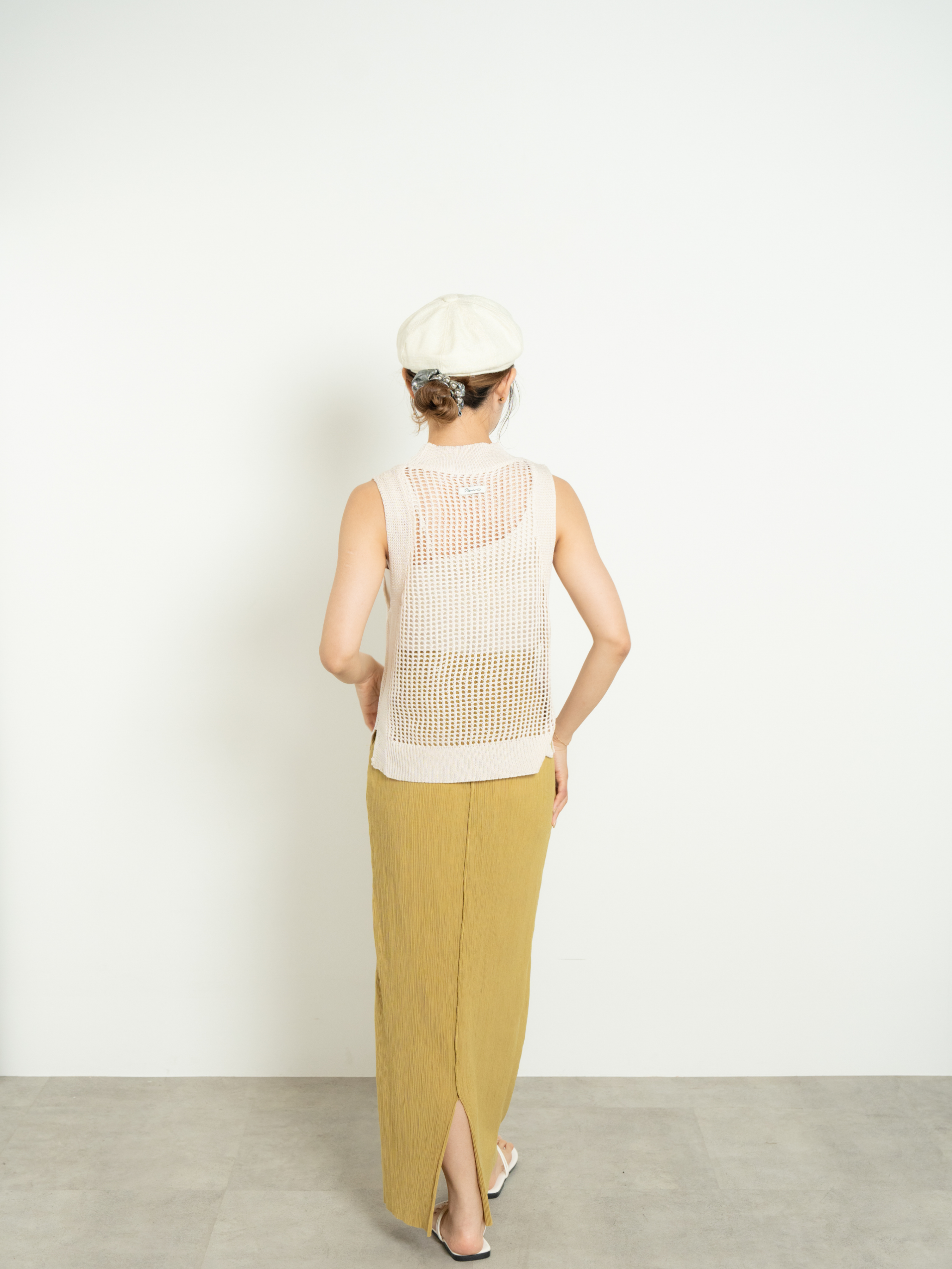 SLEEVELESS MESH KNIT TOP