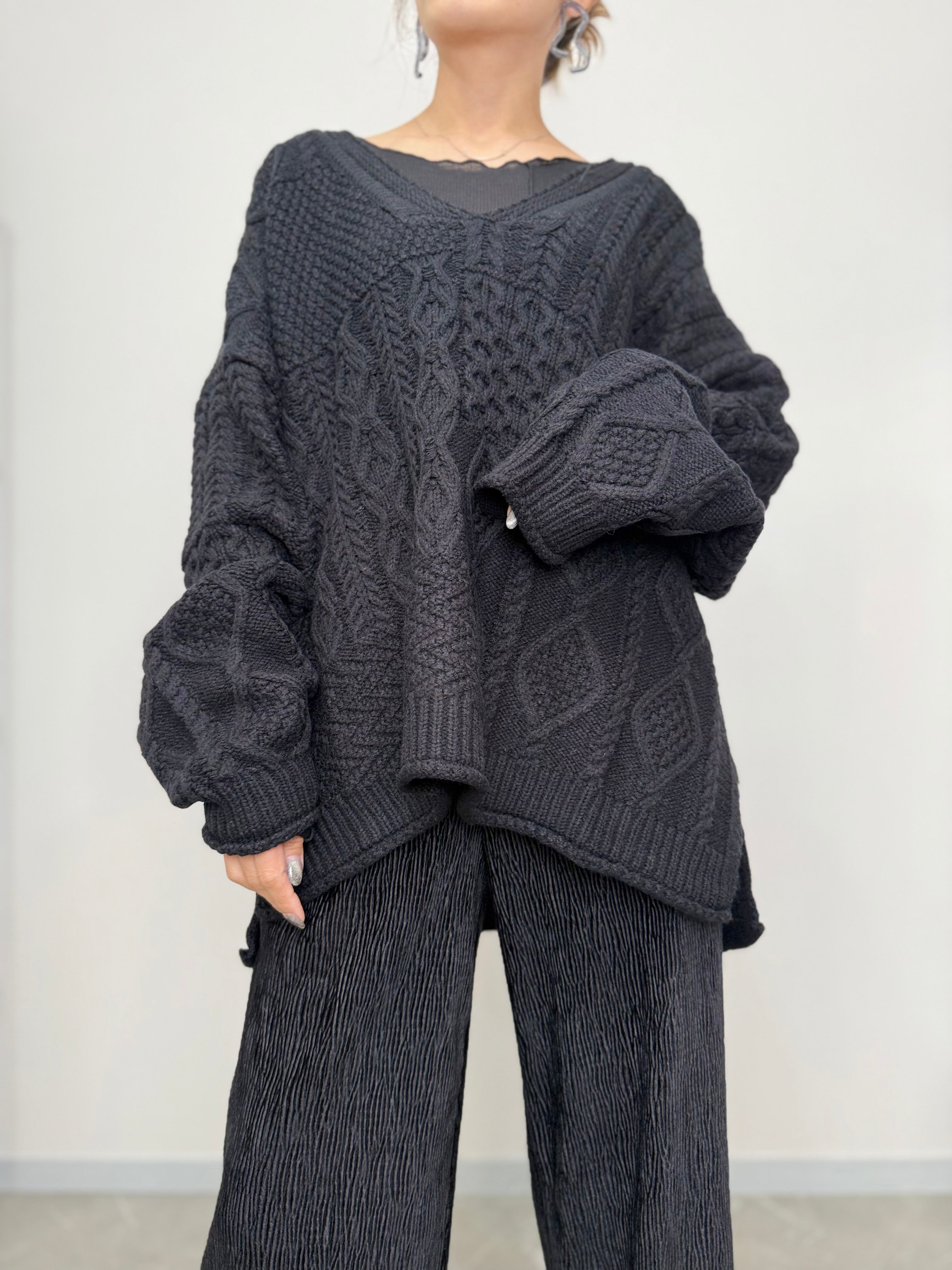 CABLE V NECK OVER KNIT