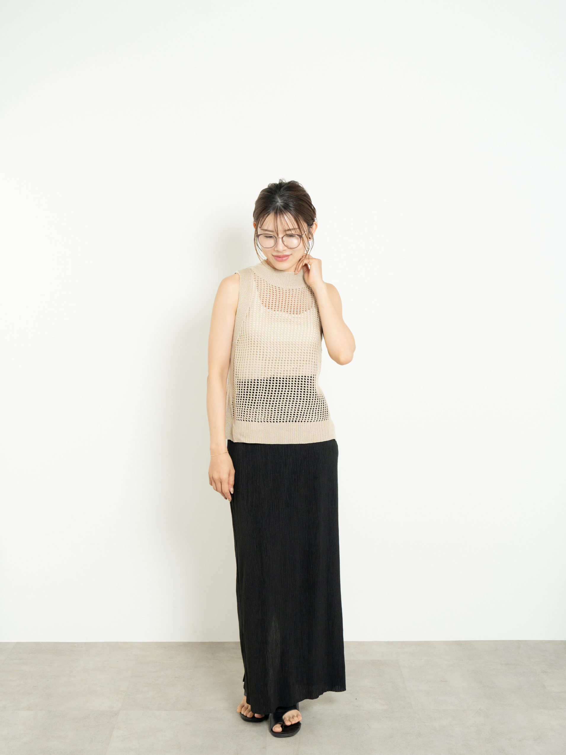 SLEEVELESS MESH KNIT TOP